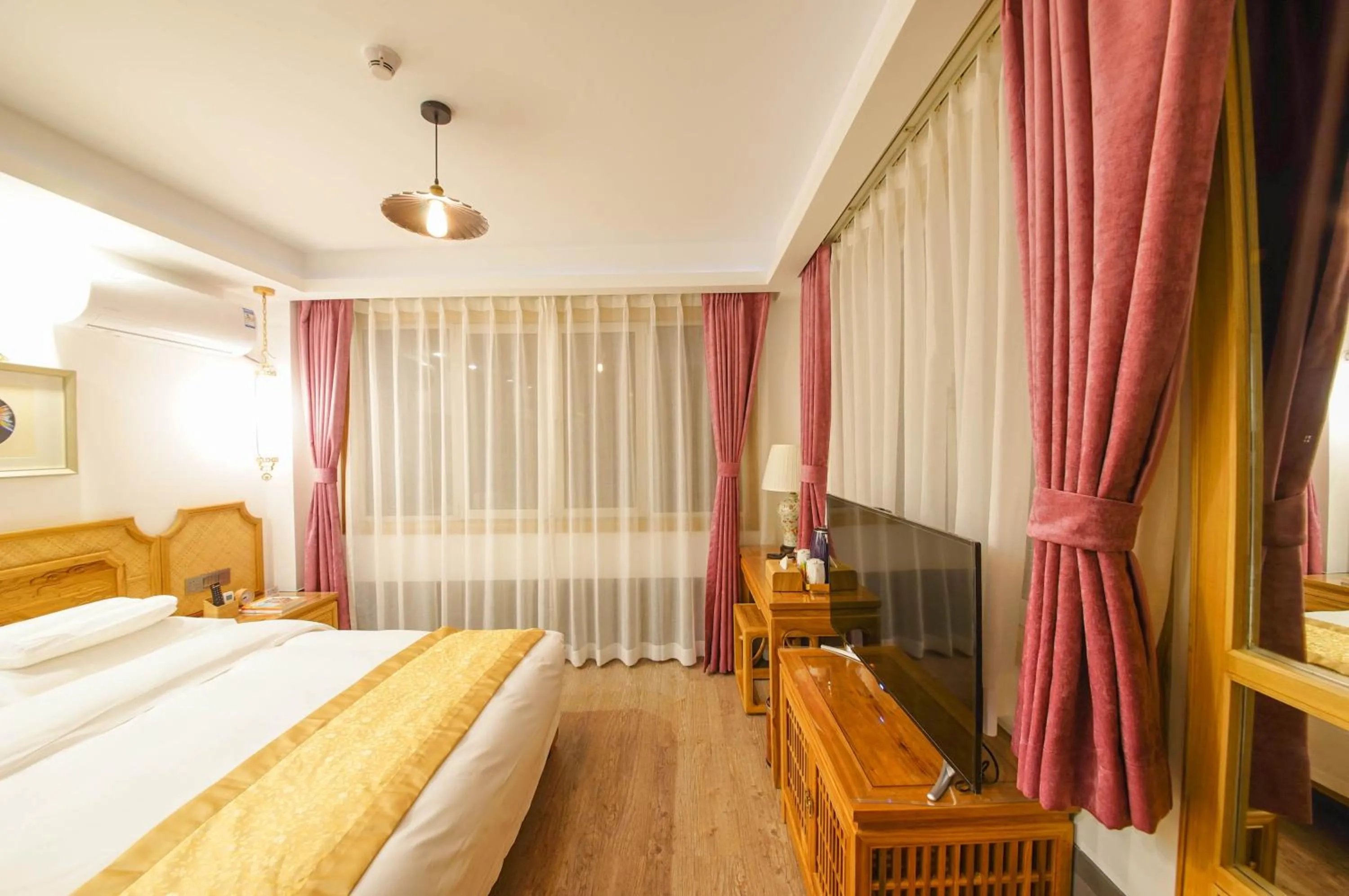 Photo of the whole room, Bed in Pipa Hotel Datong