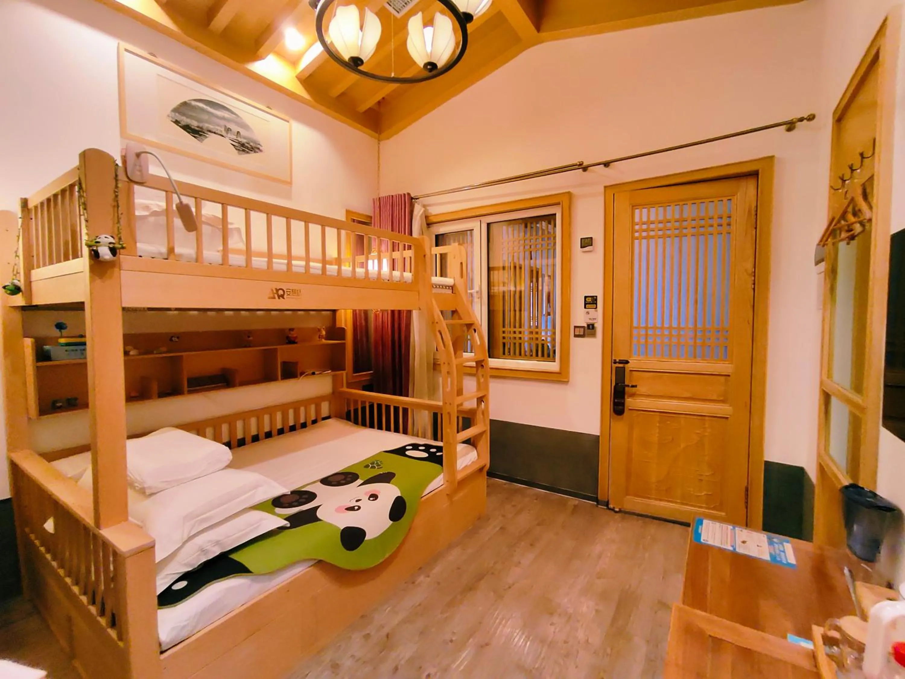 Photo of the whole room, Bed in Pipa Hotel Datong