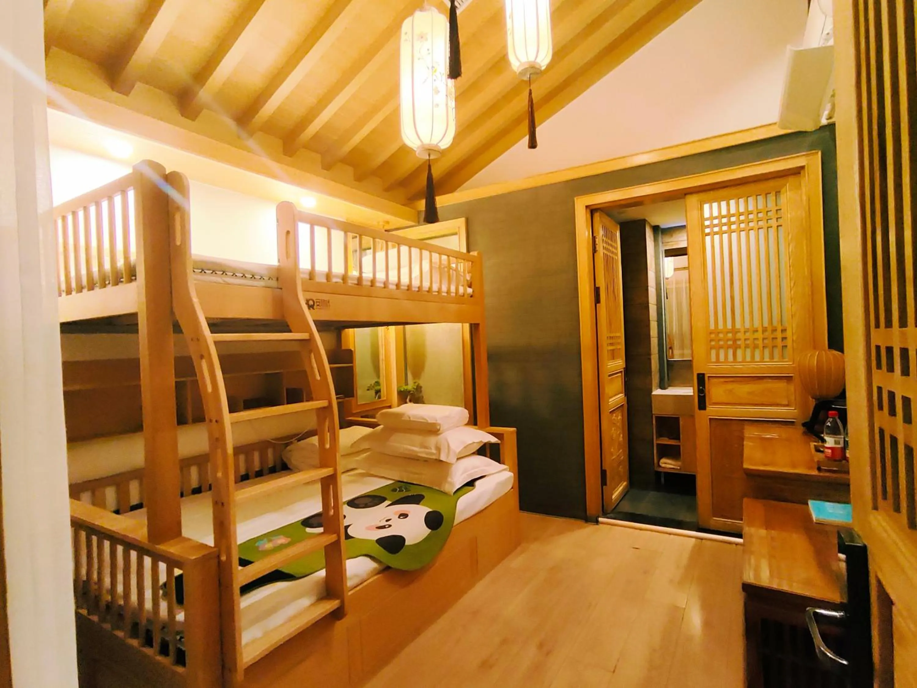 Photo of the whole room, Bed in Pipa Hotel Datong