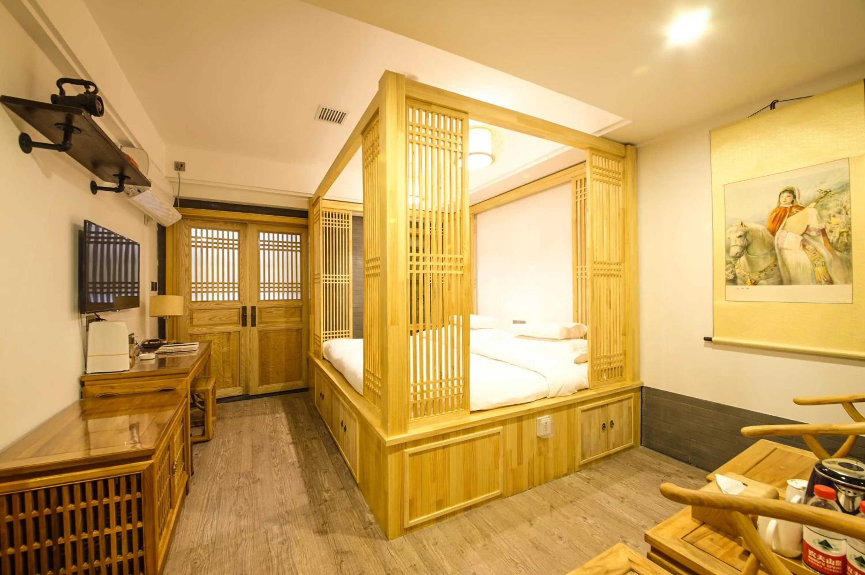 Photo of the whole room, Bed in Pipa Hotel Datong