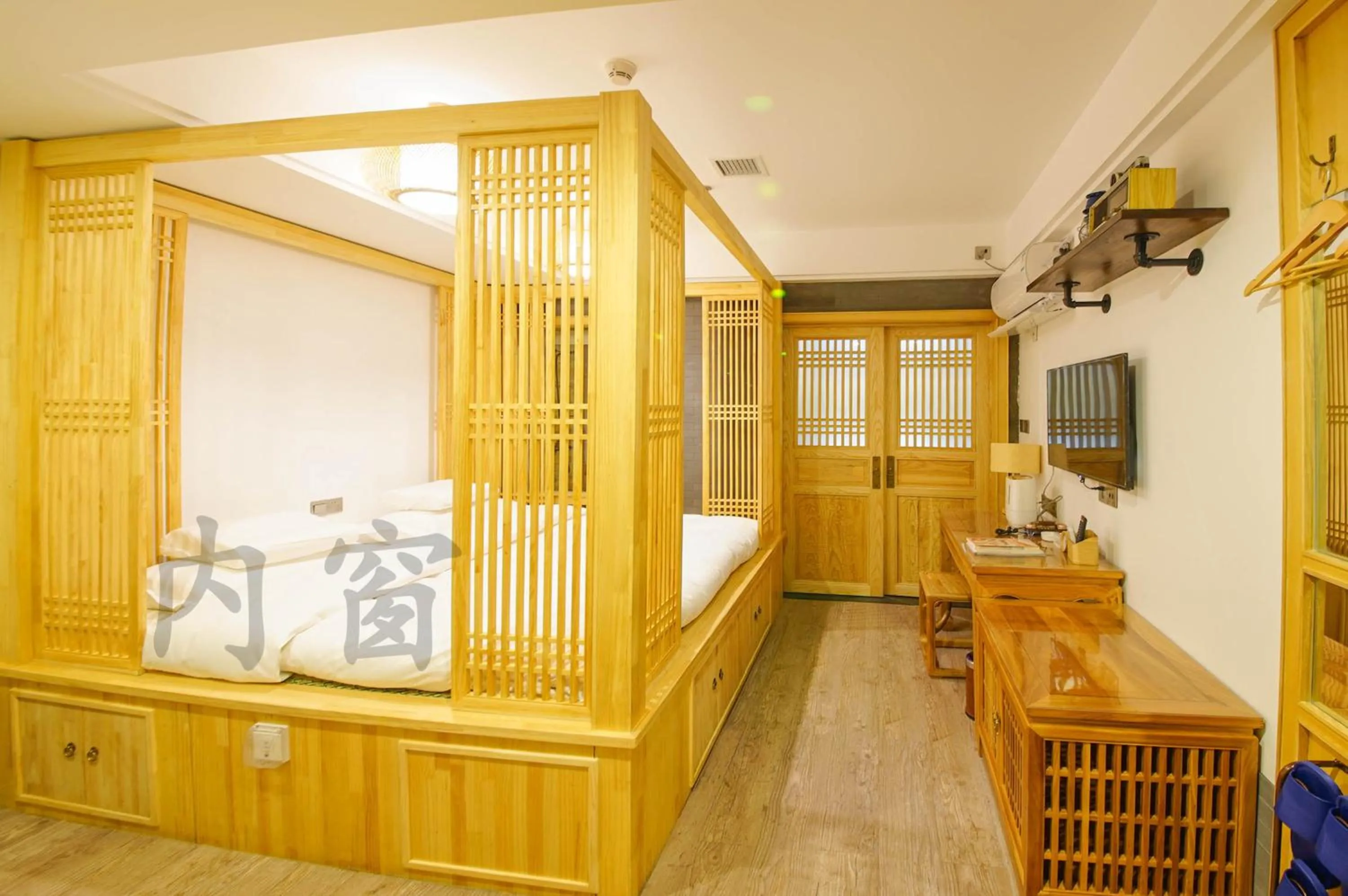 Photo of the whole room, Bed in Pipa Hotel Datong