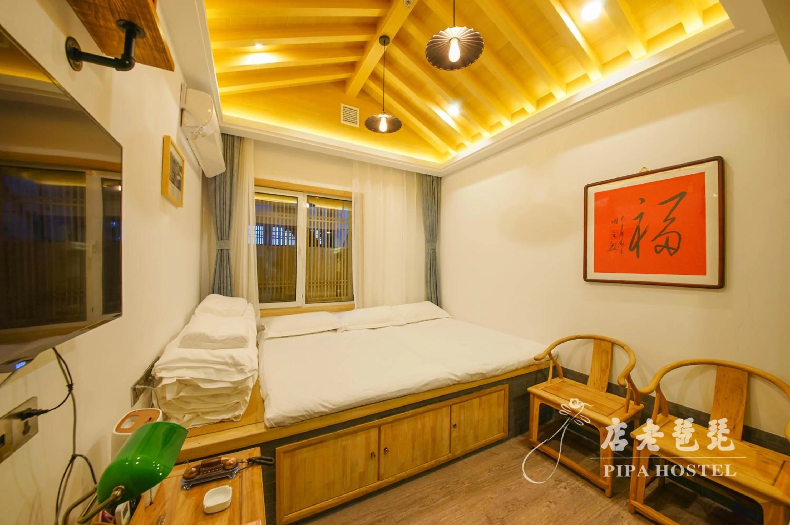 Photo of the whole room, Bed in Pipa Hotel Datong