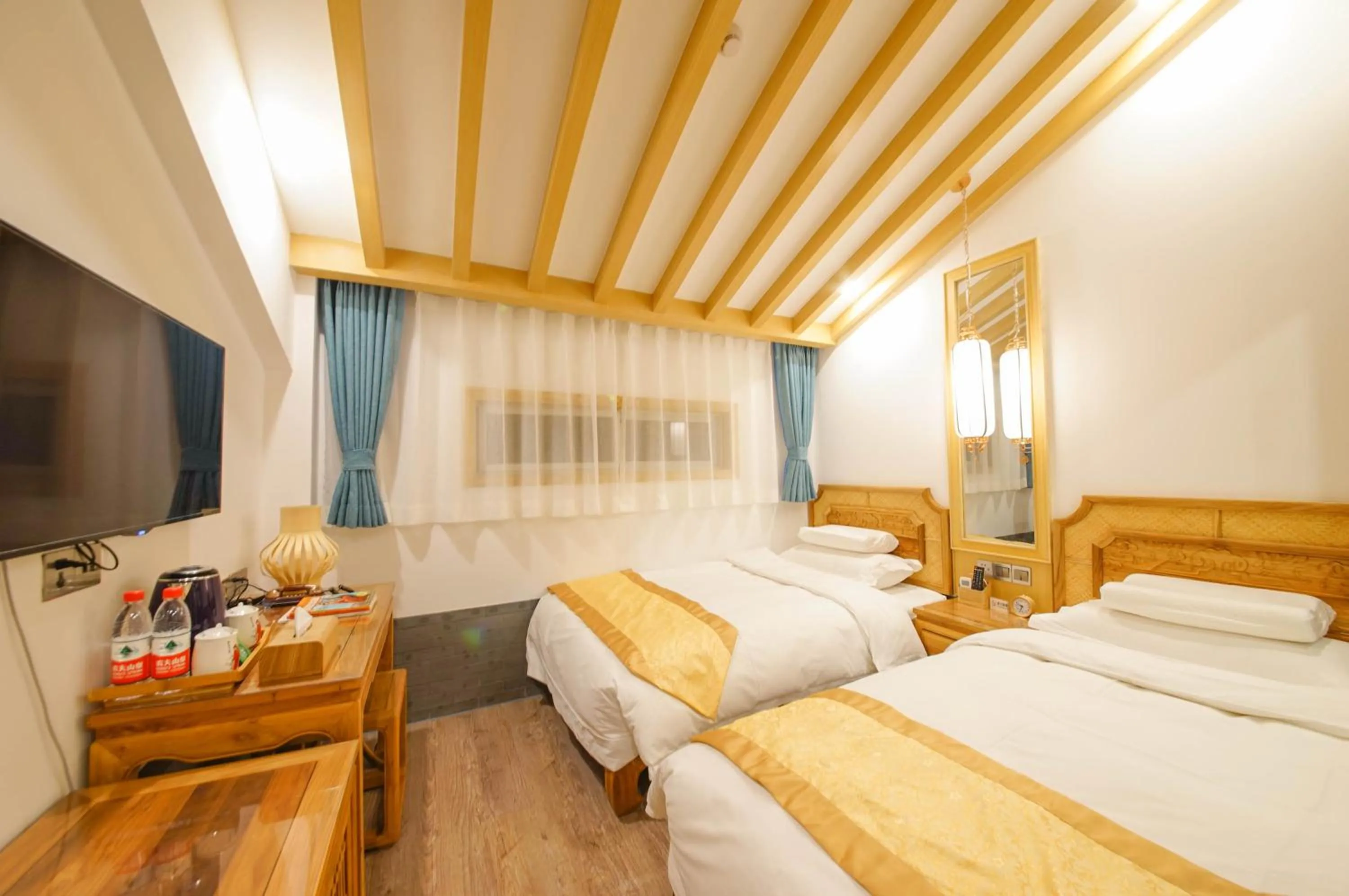 Photo of the whole room, Bed in Pipa Hotel Datong