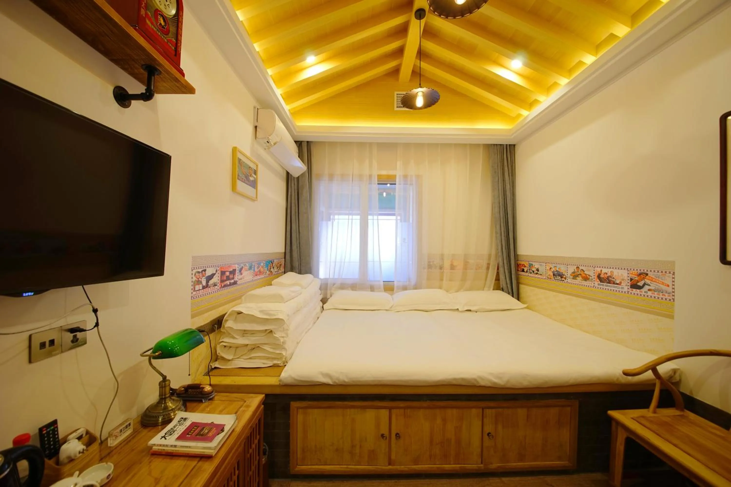 Photo of the whole room, Bed in Pipa Hotel Datong