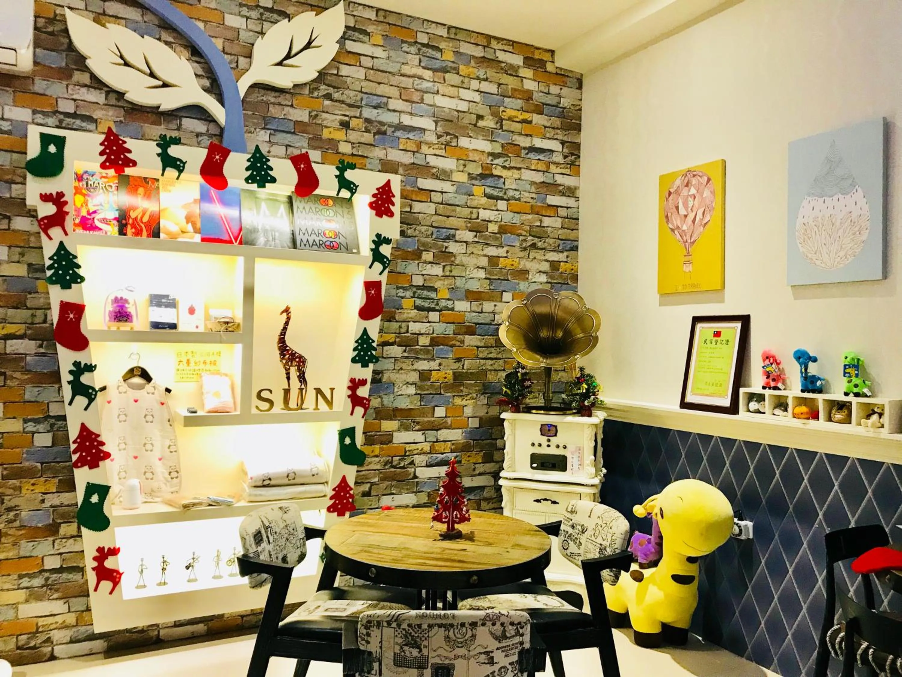 Lobby or reception in Sun Giraffe Taitung B&B