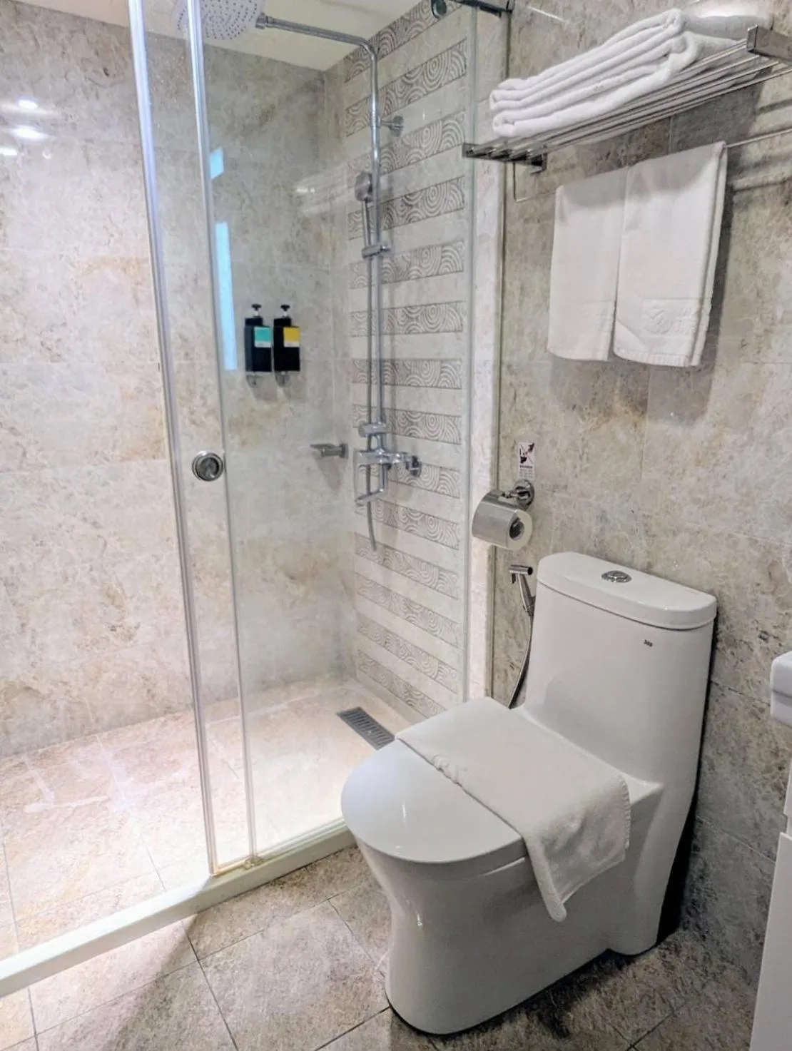 Shower in Macchi Hotel - Taipei