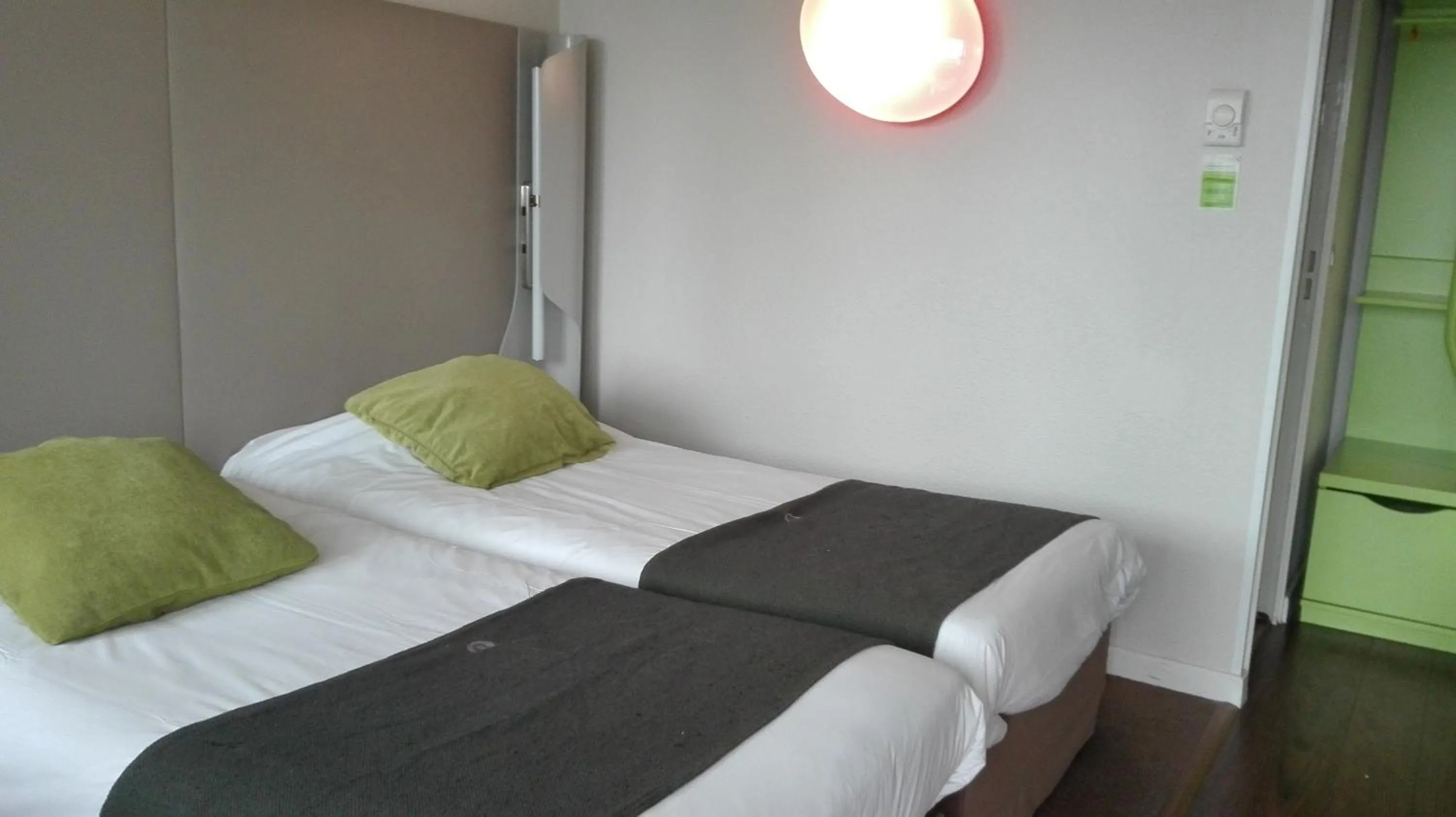Bed in Campanile Clermont-Ferrand Sud Issoire