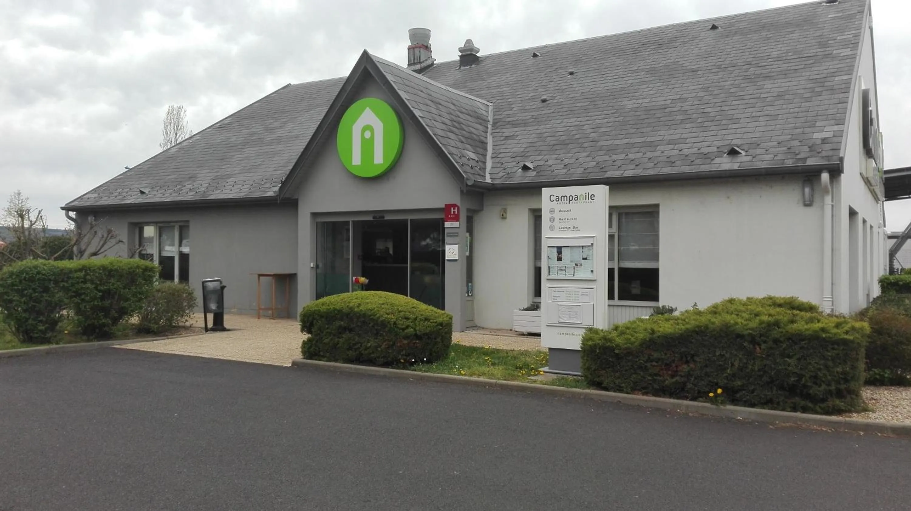 Property building in Campanile Clermont-Ferrand Sud Issoire