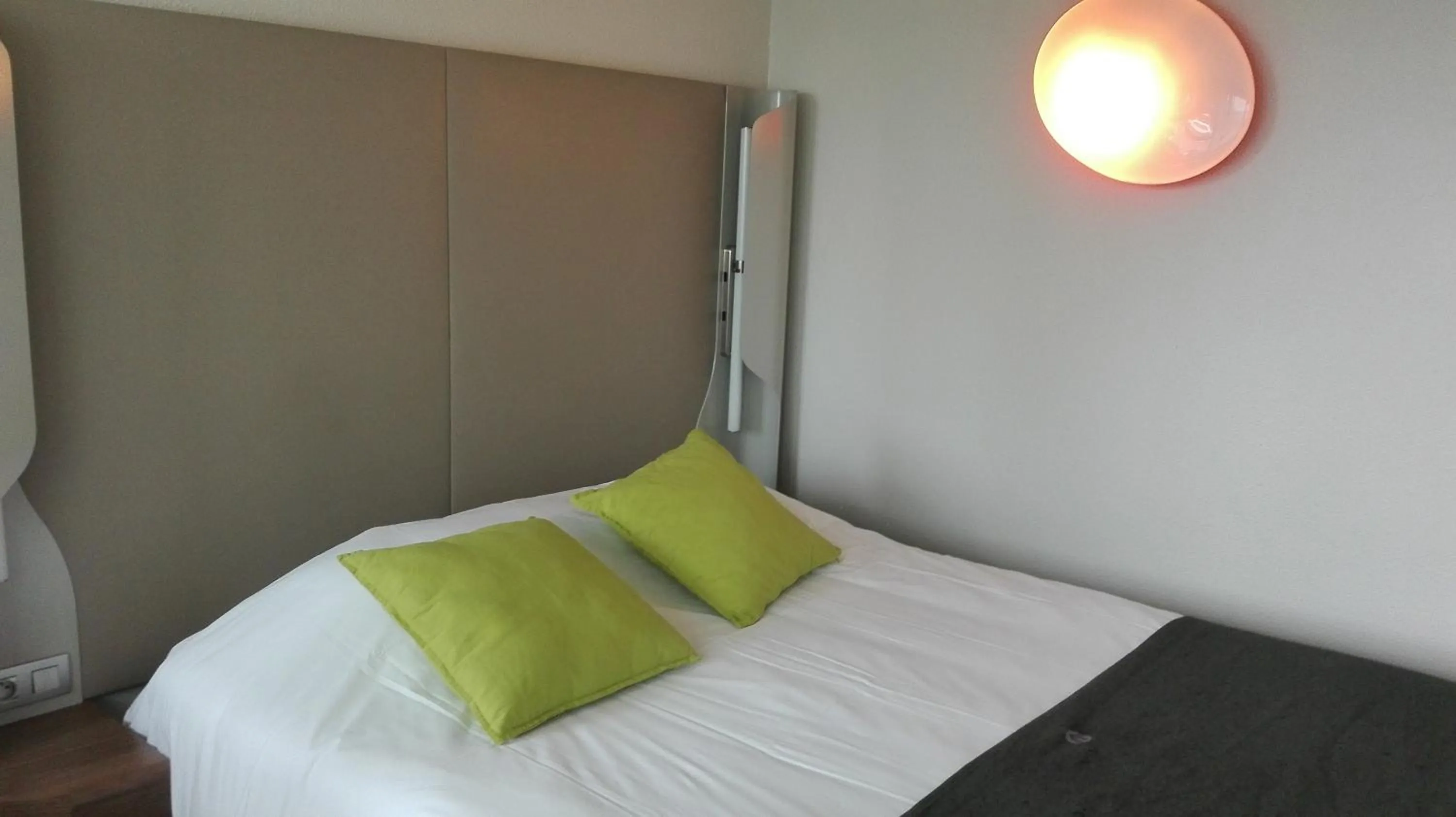 Bed in Campanile Clermont-Ferrand Sud Issoire