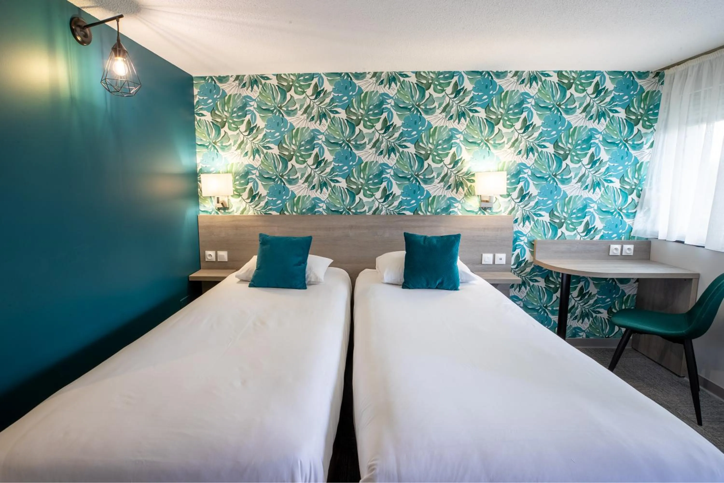 Bedroom, Bed in Kyriad Direct Laon