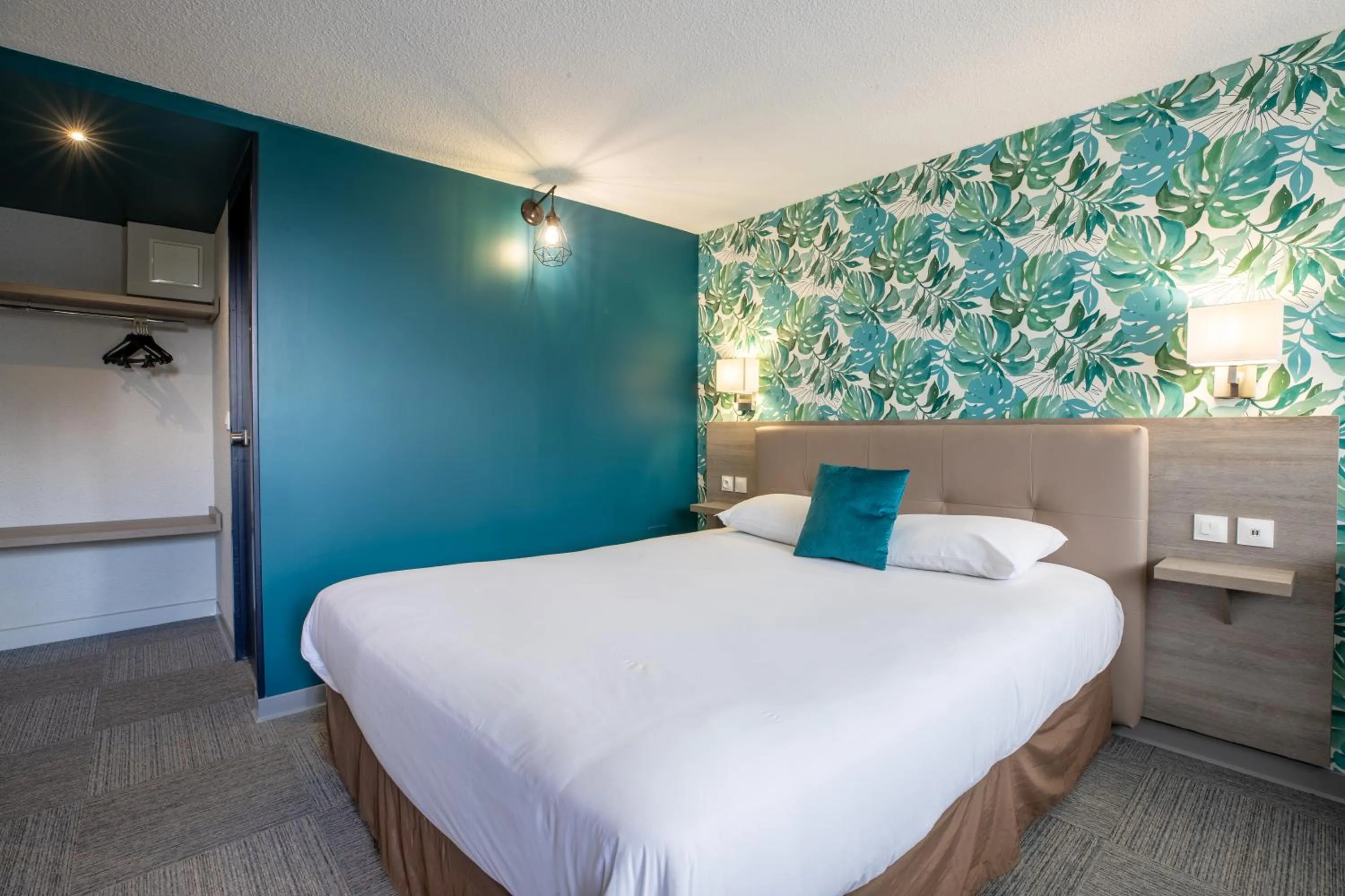 Bedroom, Bed in Kyriad Direct Laon