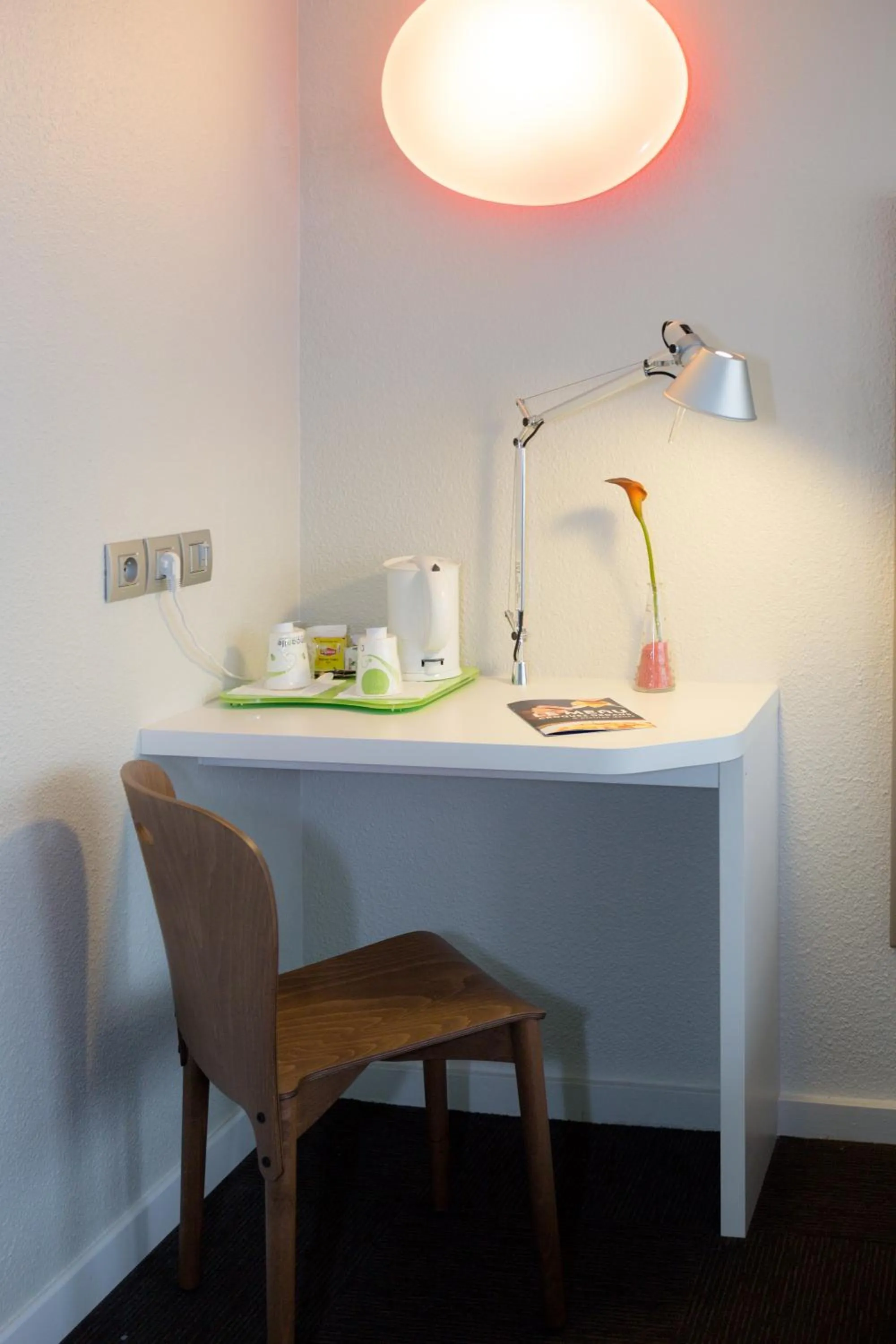 Coffee/tea facilities in Hotel inn Design Laval