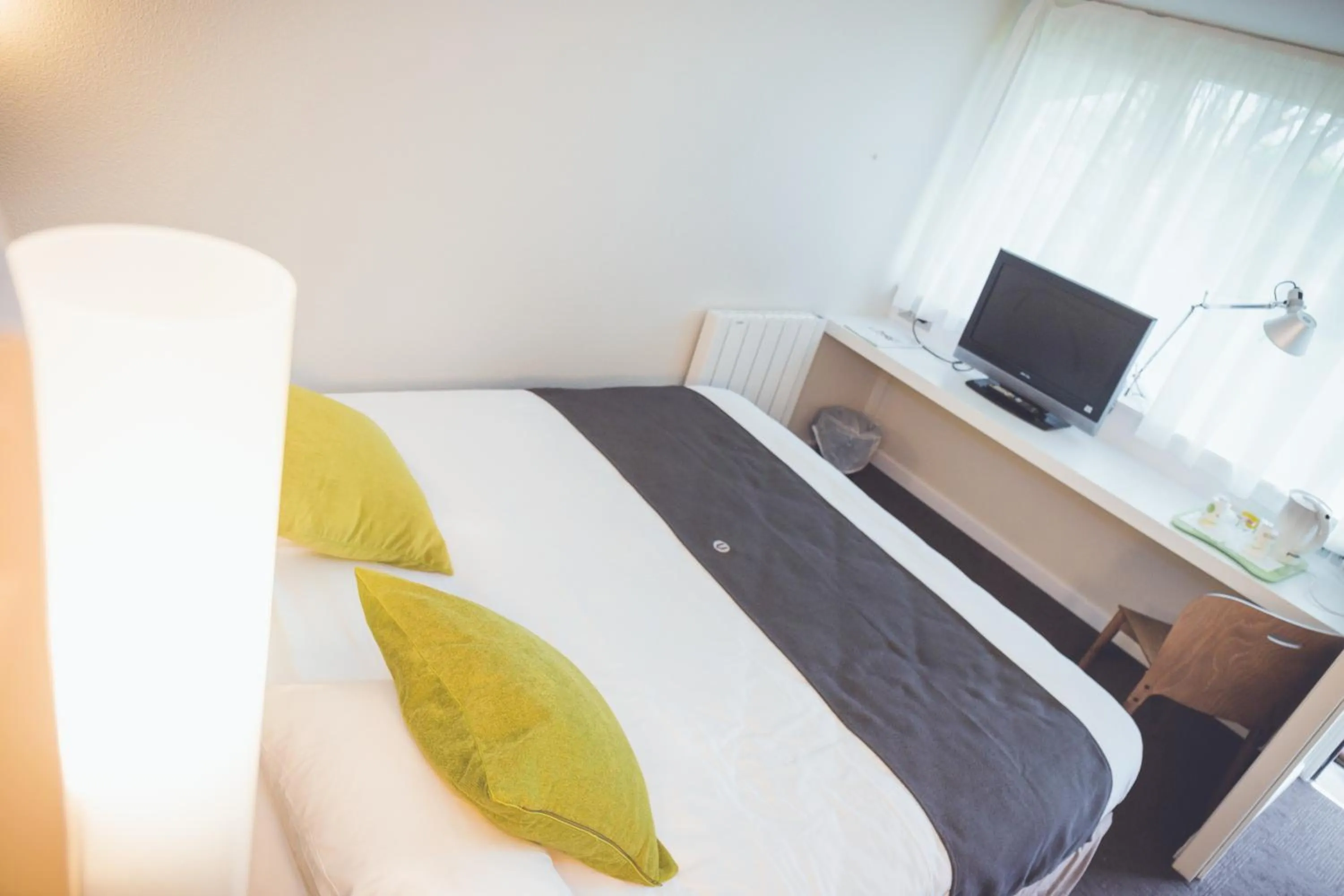 Coffee/tea facilities, Bed in Hotel inn Design Laval