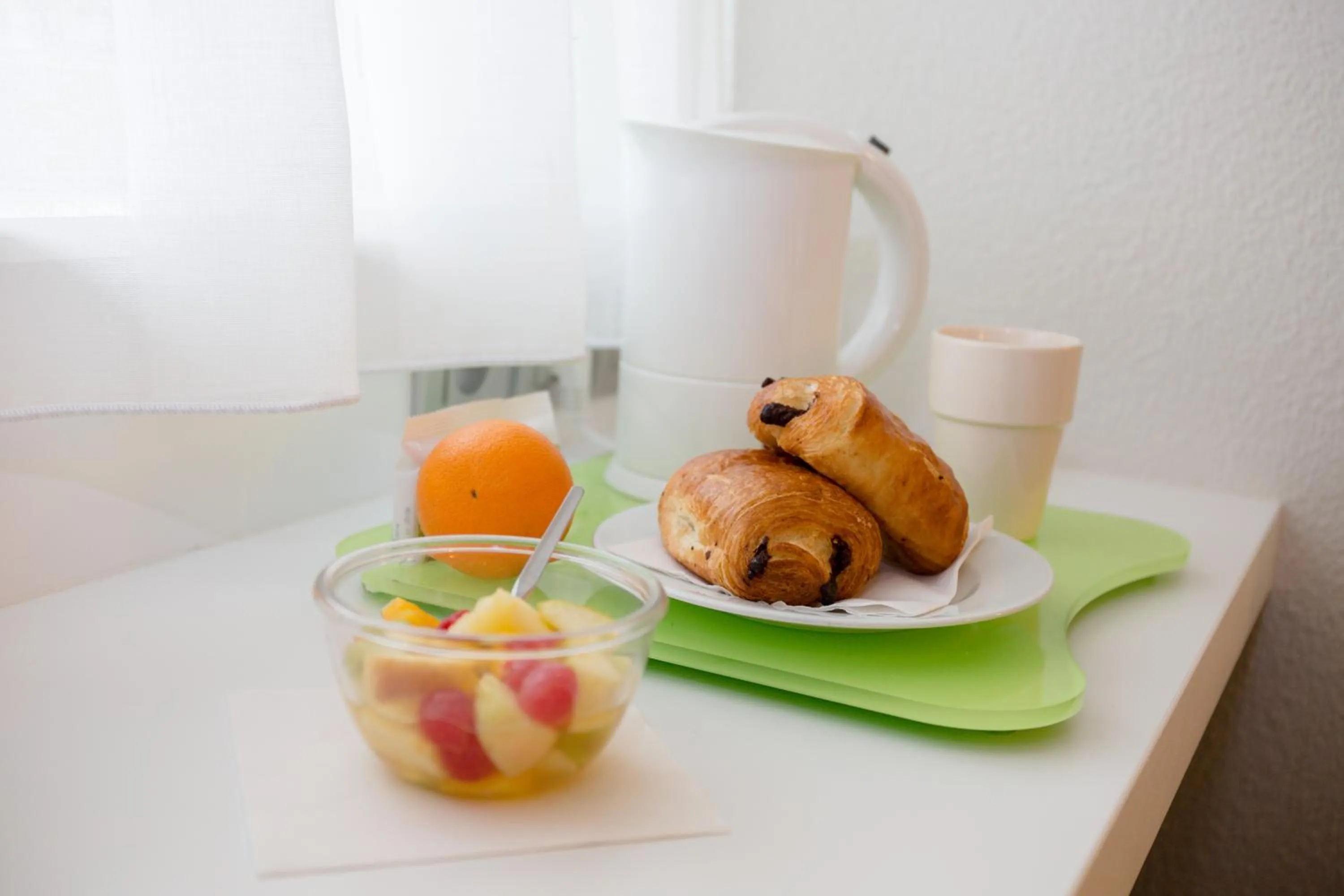 Coffee/tea facilities in Hotel inn Design Laval