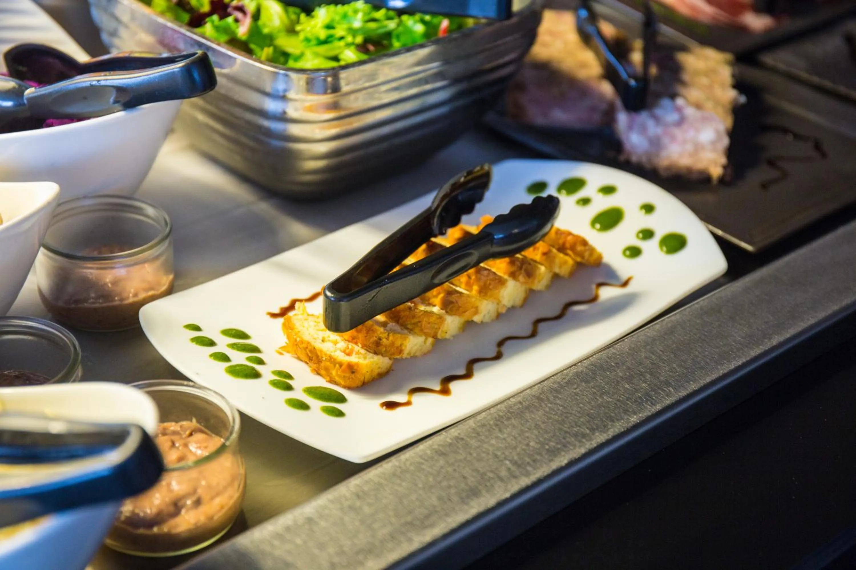 Restaurant/places to eat, Food in Campanile Laval Ouest