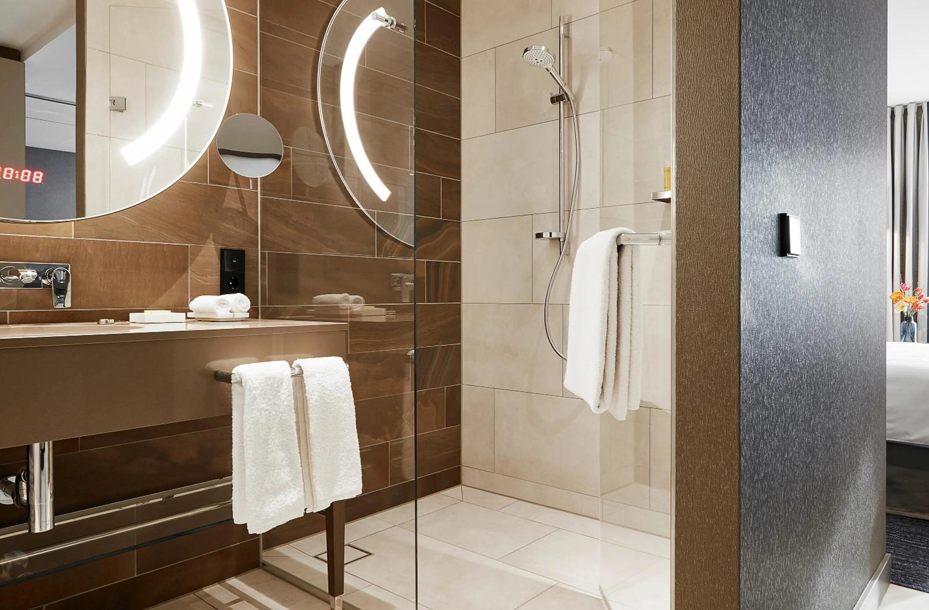 Shower in Hyatt Regency Amsterdam