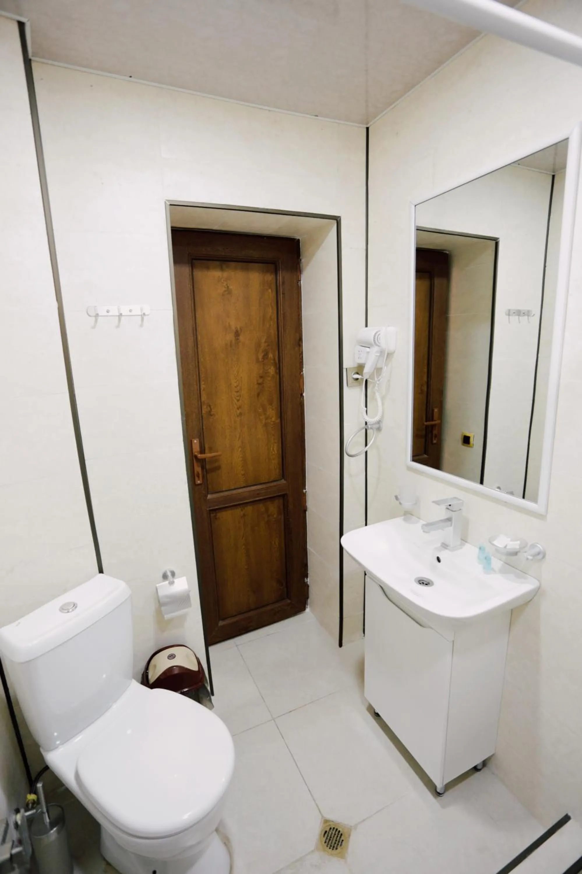 Toilet in Sanapiro Hotel