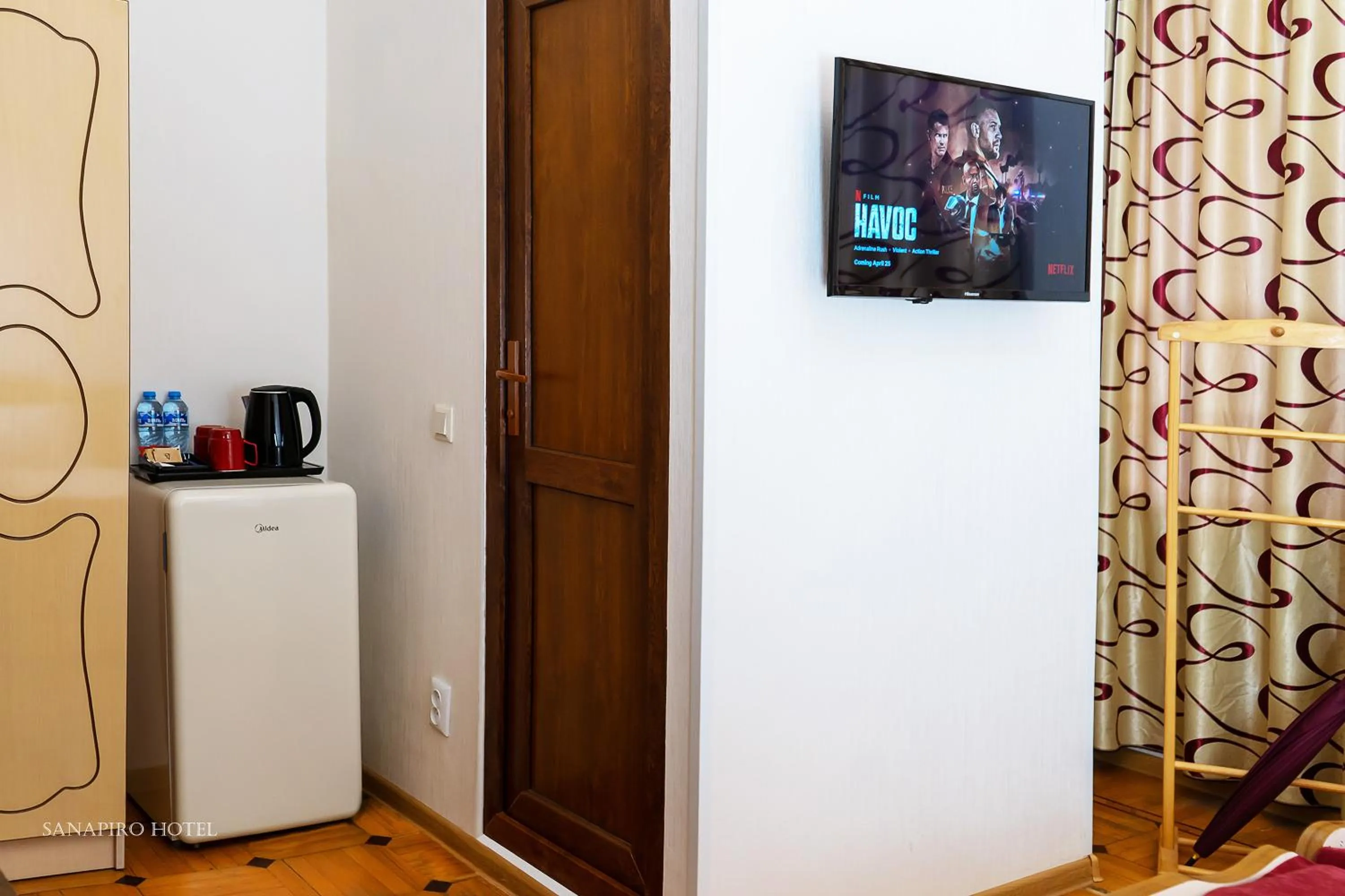 TV and multimedia in Sanapiro Hotel