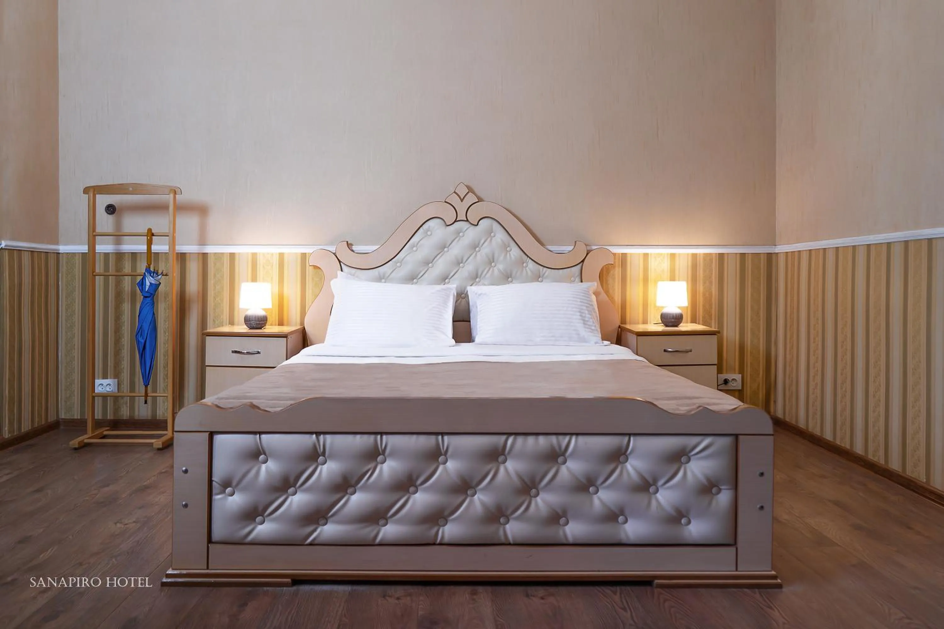 Bedroom, Bed in Sanapiro Hotel