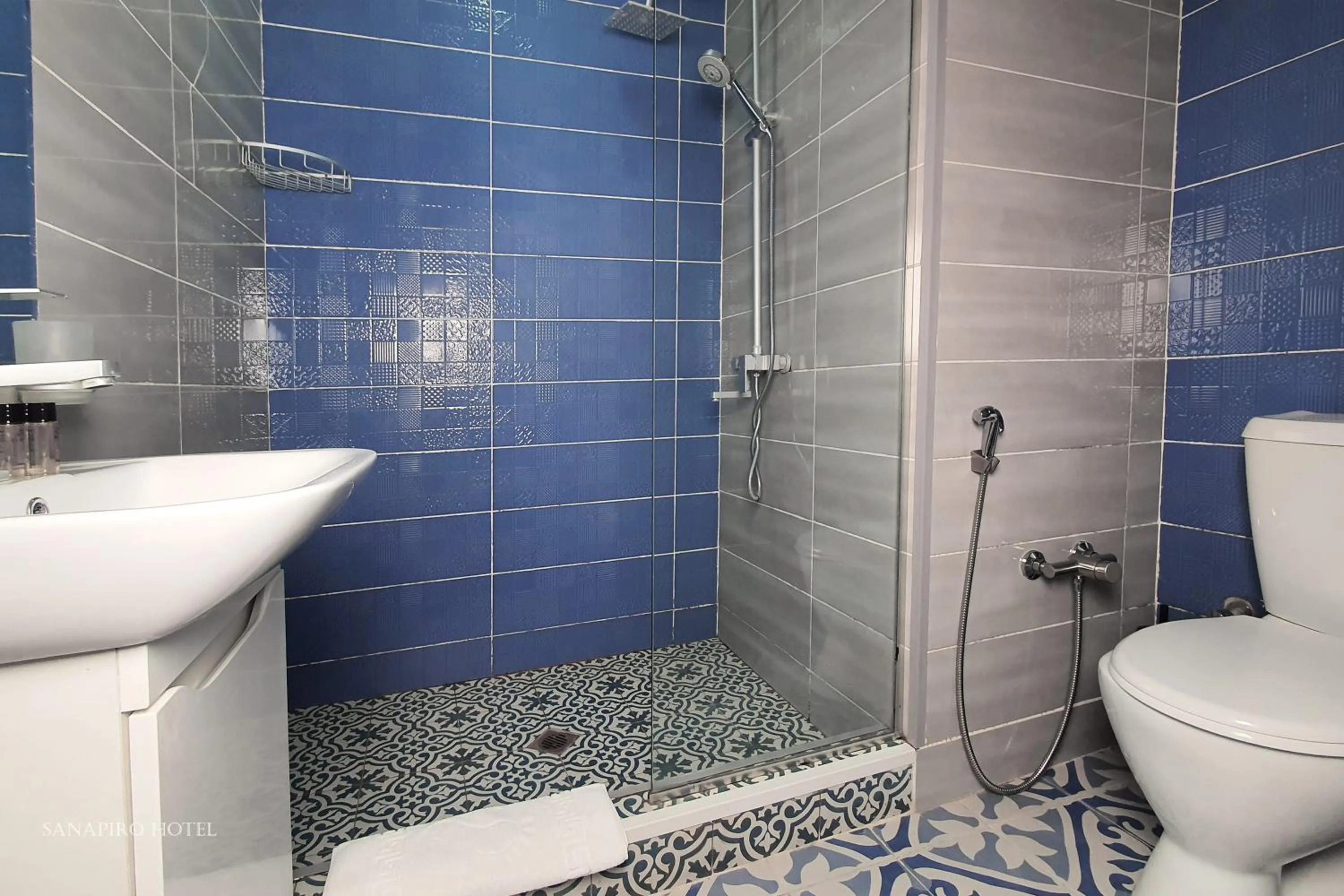 Bathroom in Sanapiro Hotel