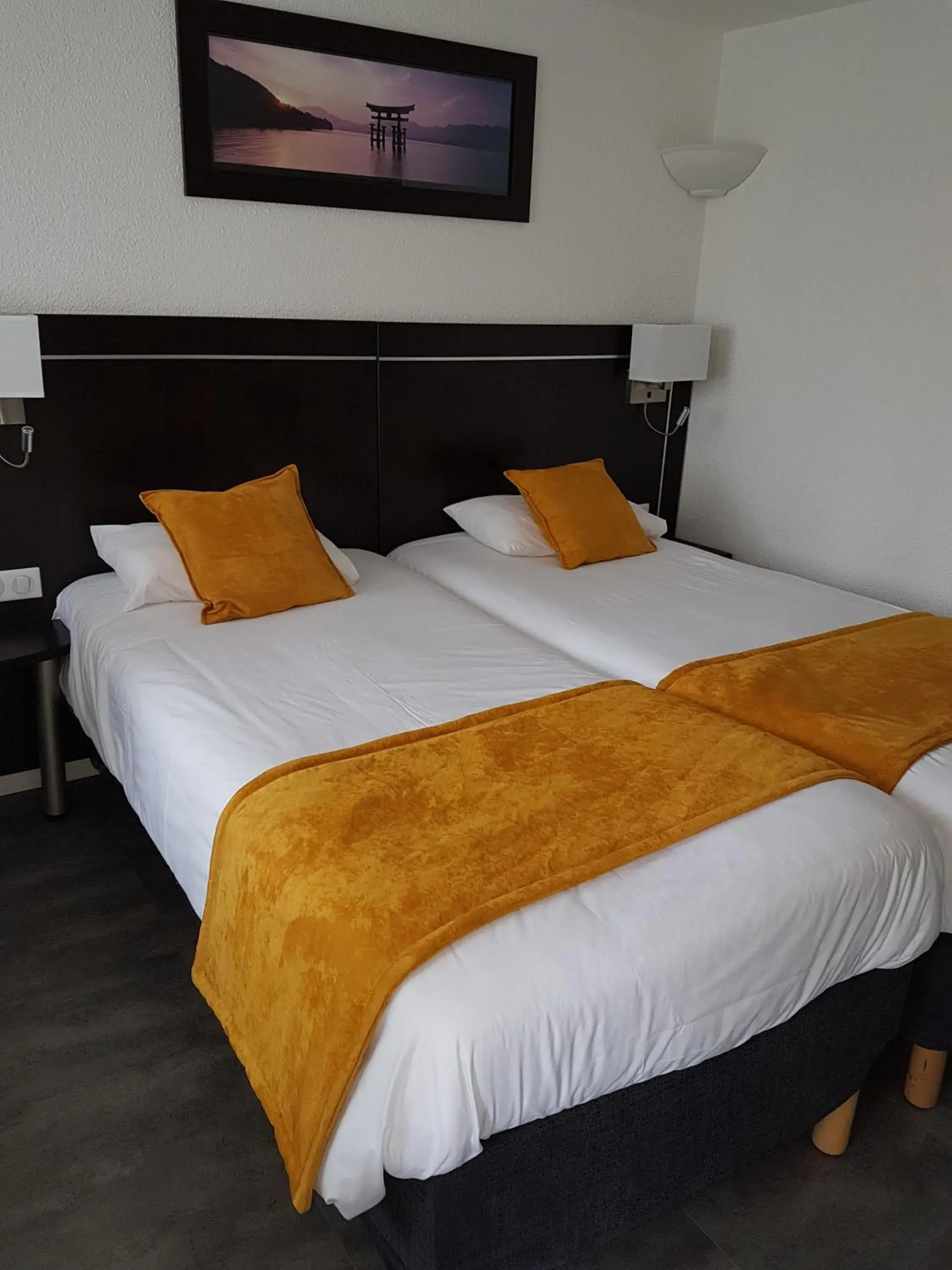 3 Single Beds in Kyriad Lille Est - Hem 3 Single Beds in Kyriad Lille Est - Hem