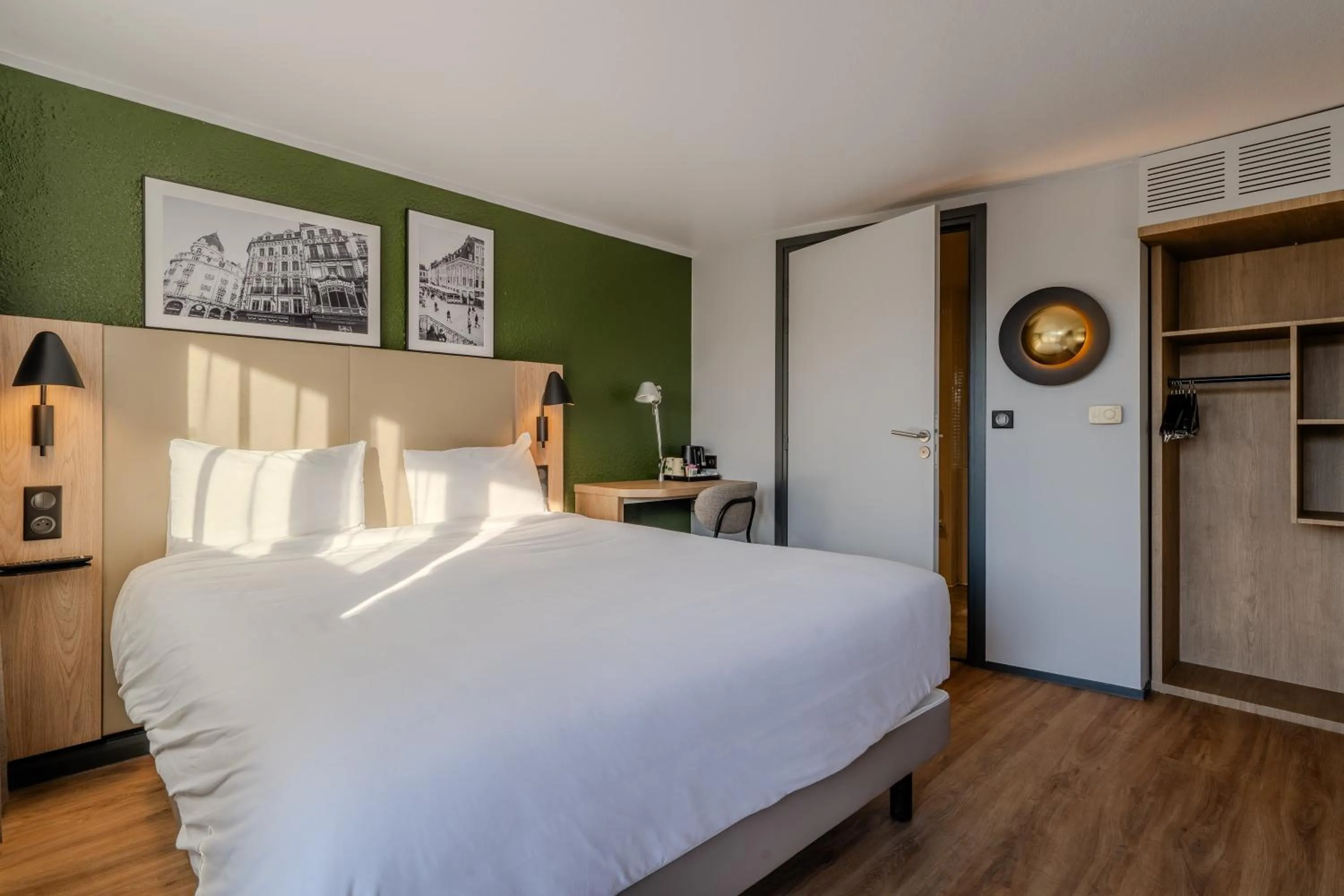 Photo of the whole room, Bed in Campanile NATURE - Lille Est Villeneuve-d'Ascq