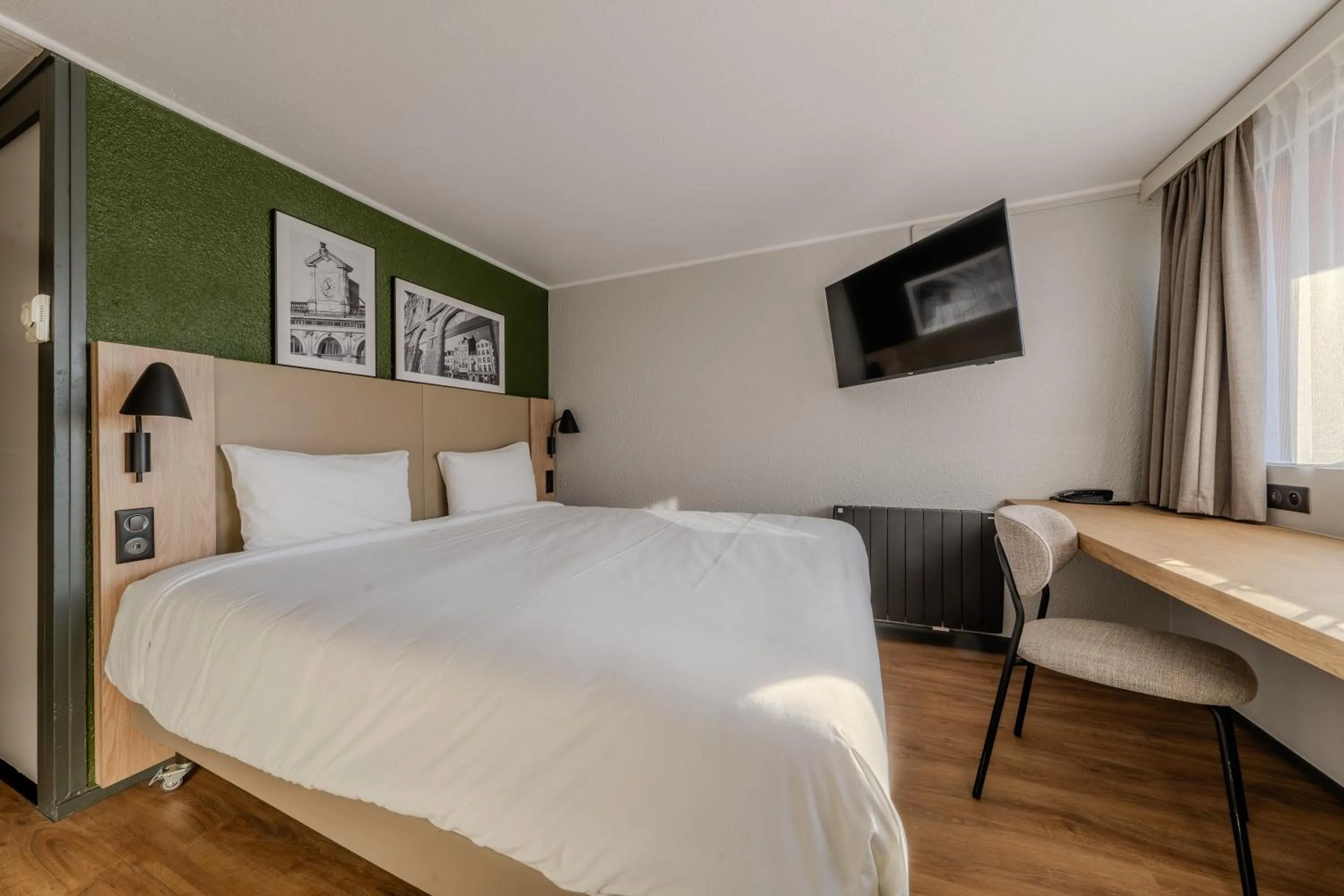 Bedroom, Bed in Campanile NATURE - Lille Est Villeneuve-d'Ascq