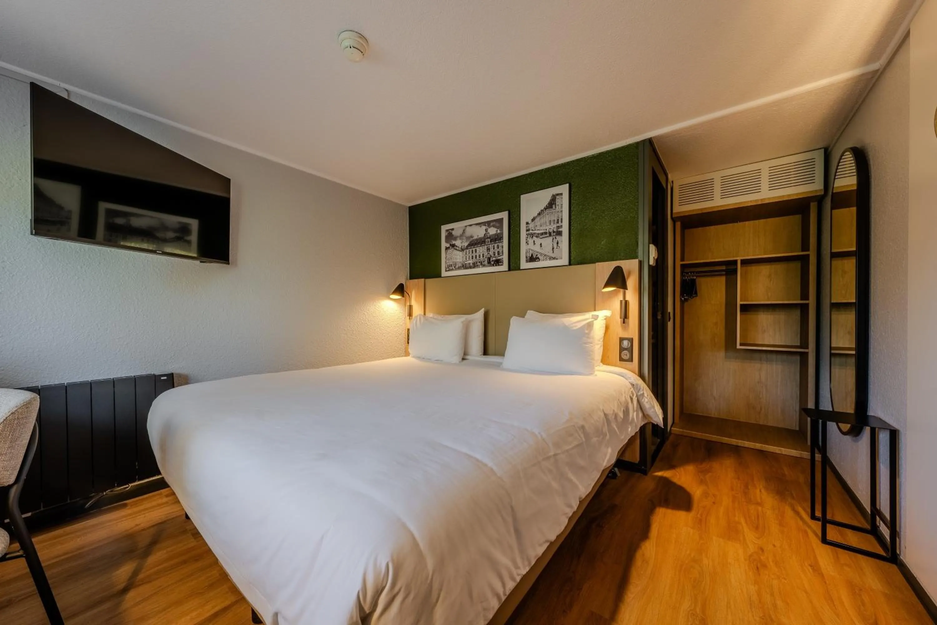 Bedroom, Bed in Campanile NATURE - Lille Est Villeneuve-d'Ascq