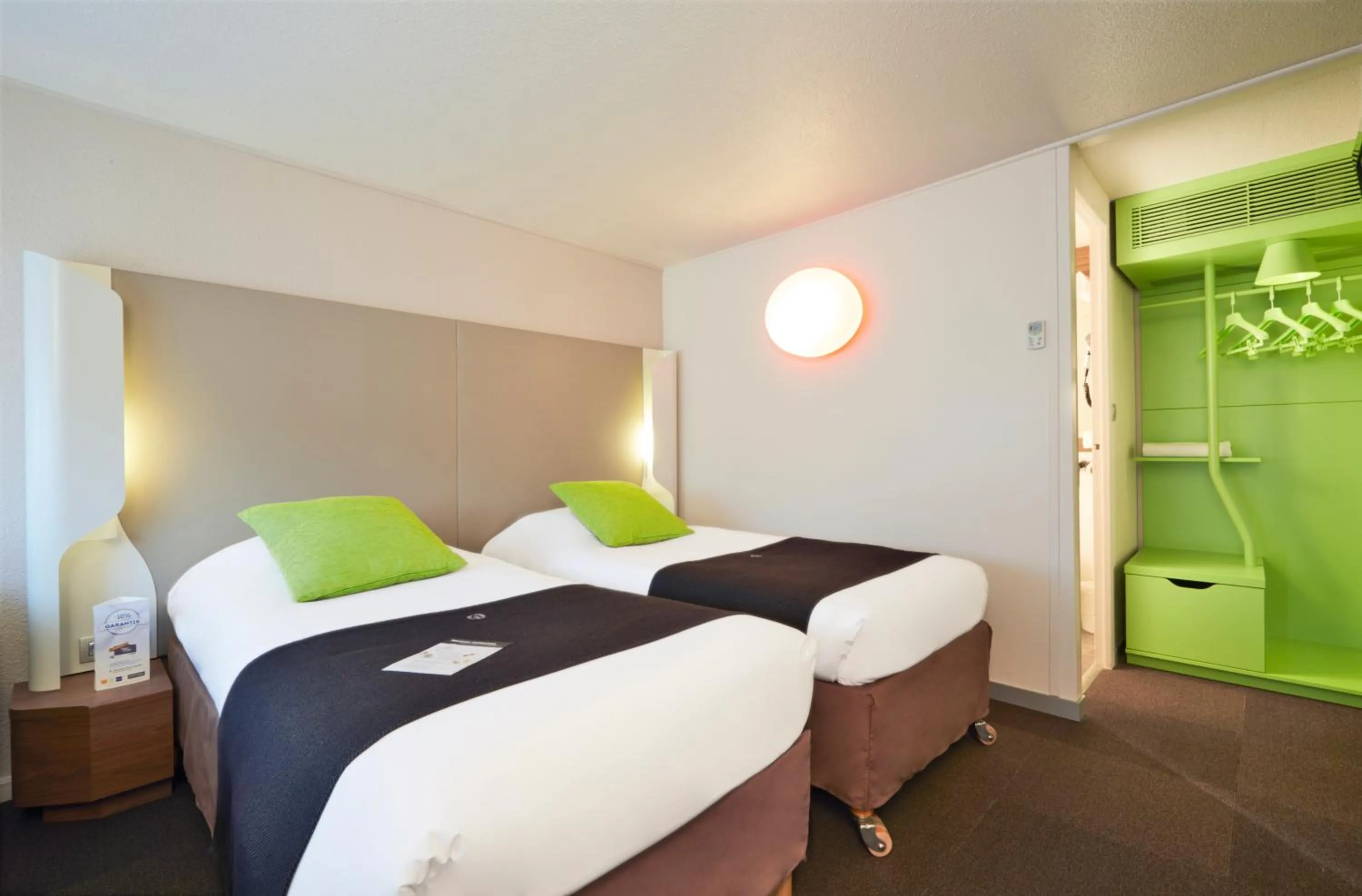 Photo of the whole room, Bed in Campanile Lyon Sud Feyzin