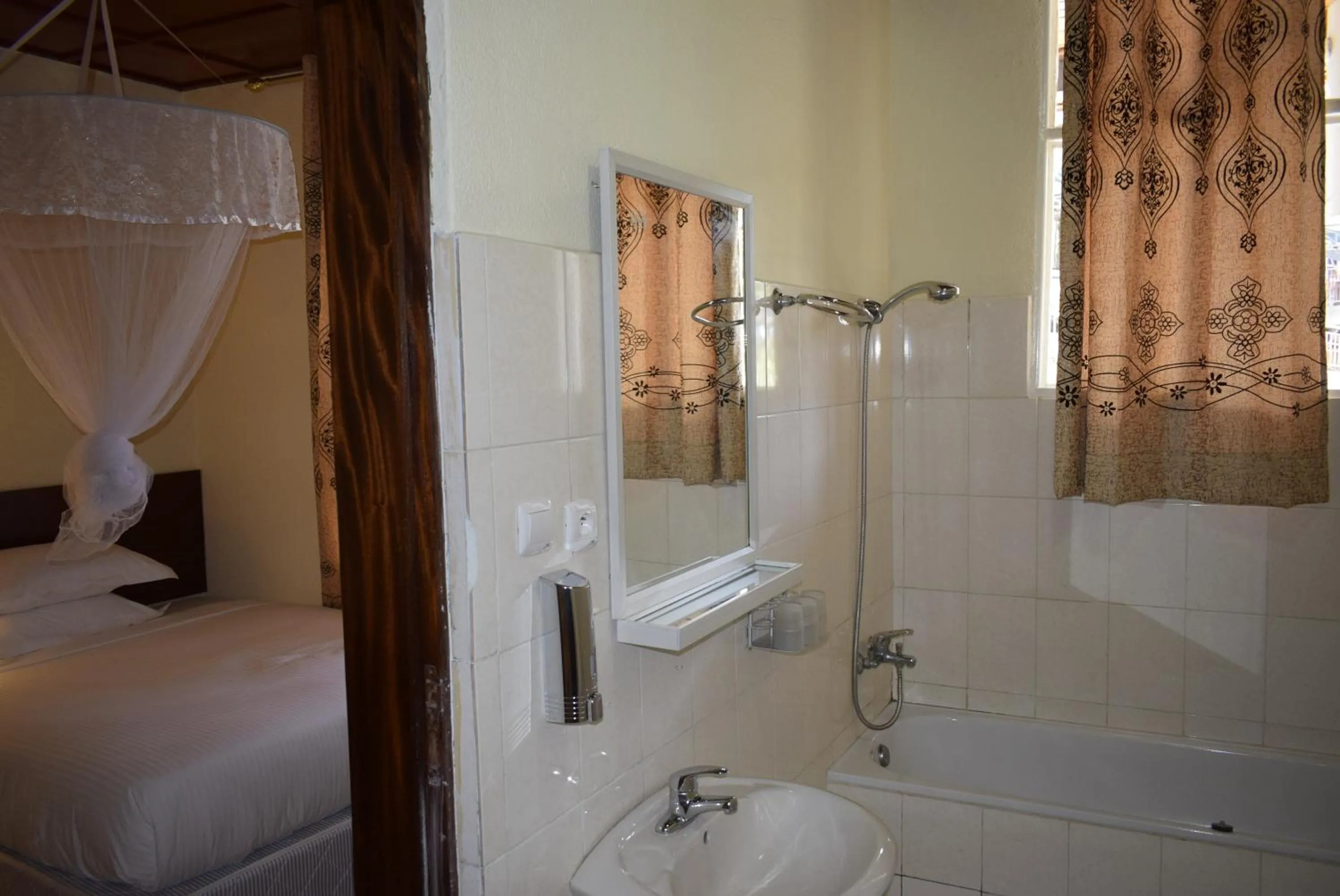 Hot Tub in Kivu Peace View Hotel