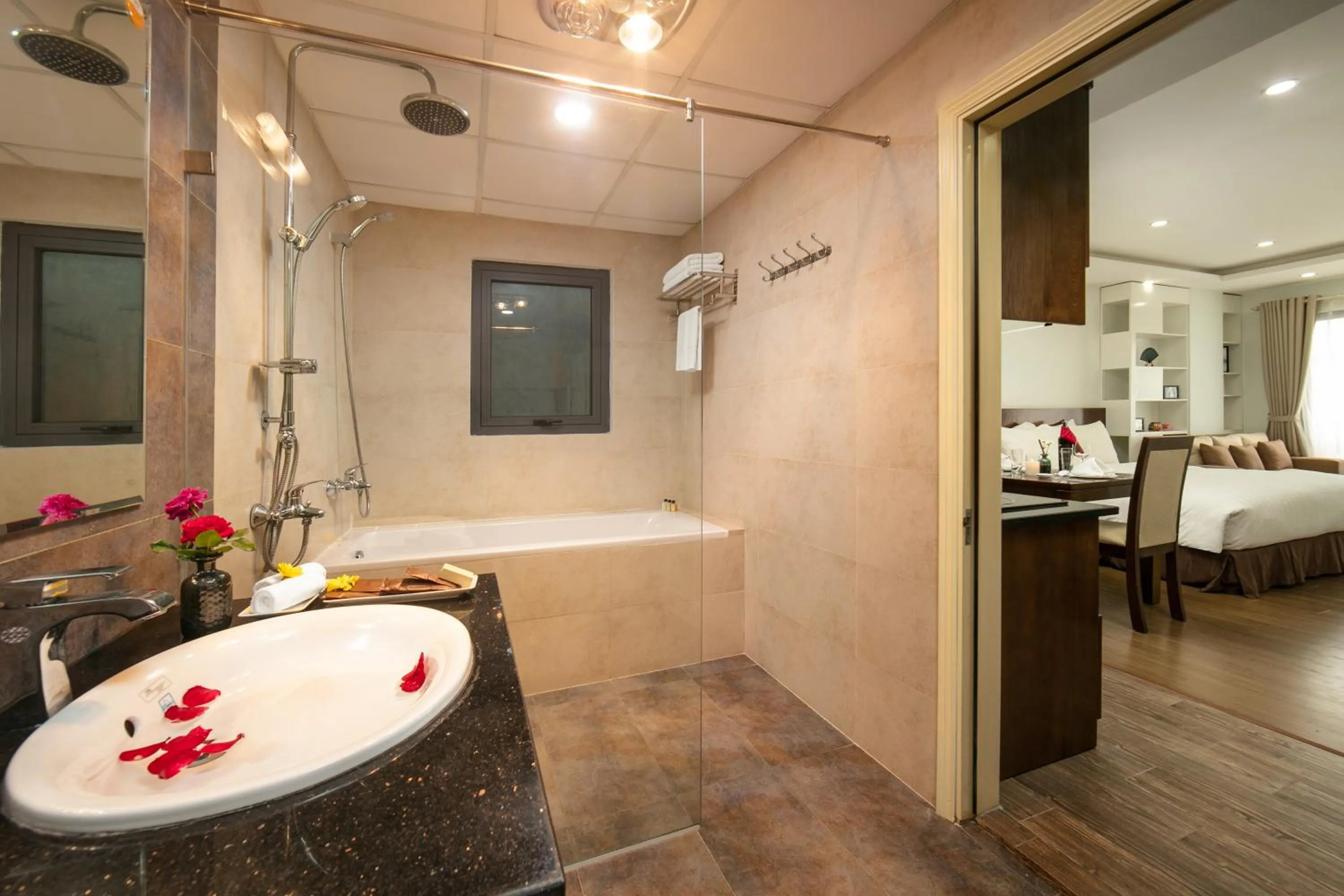 Shower in Poonsa Hanoi - The Ordinary Living