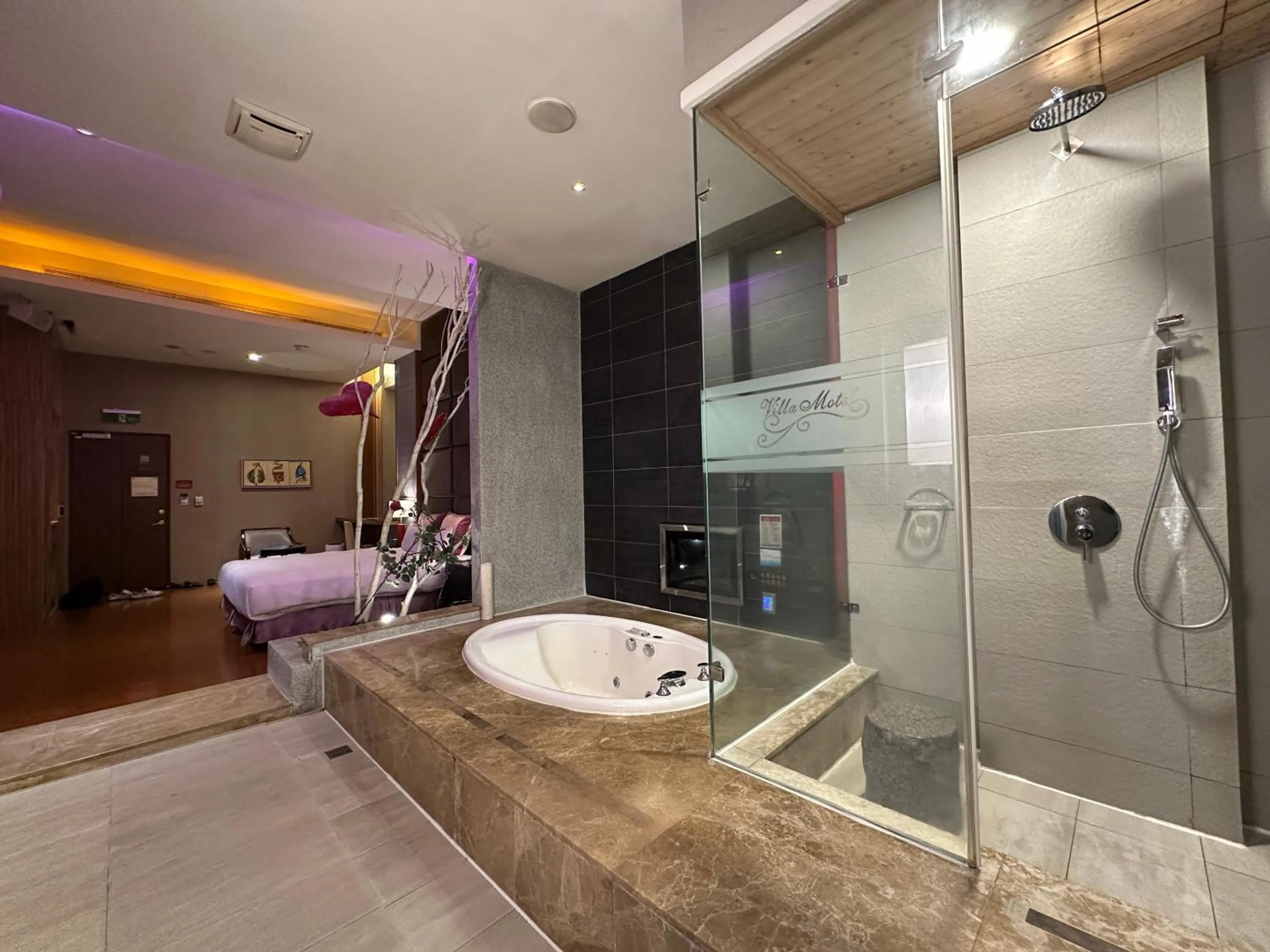 Shower in Norway Forest Villa Motel