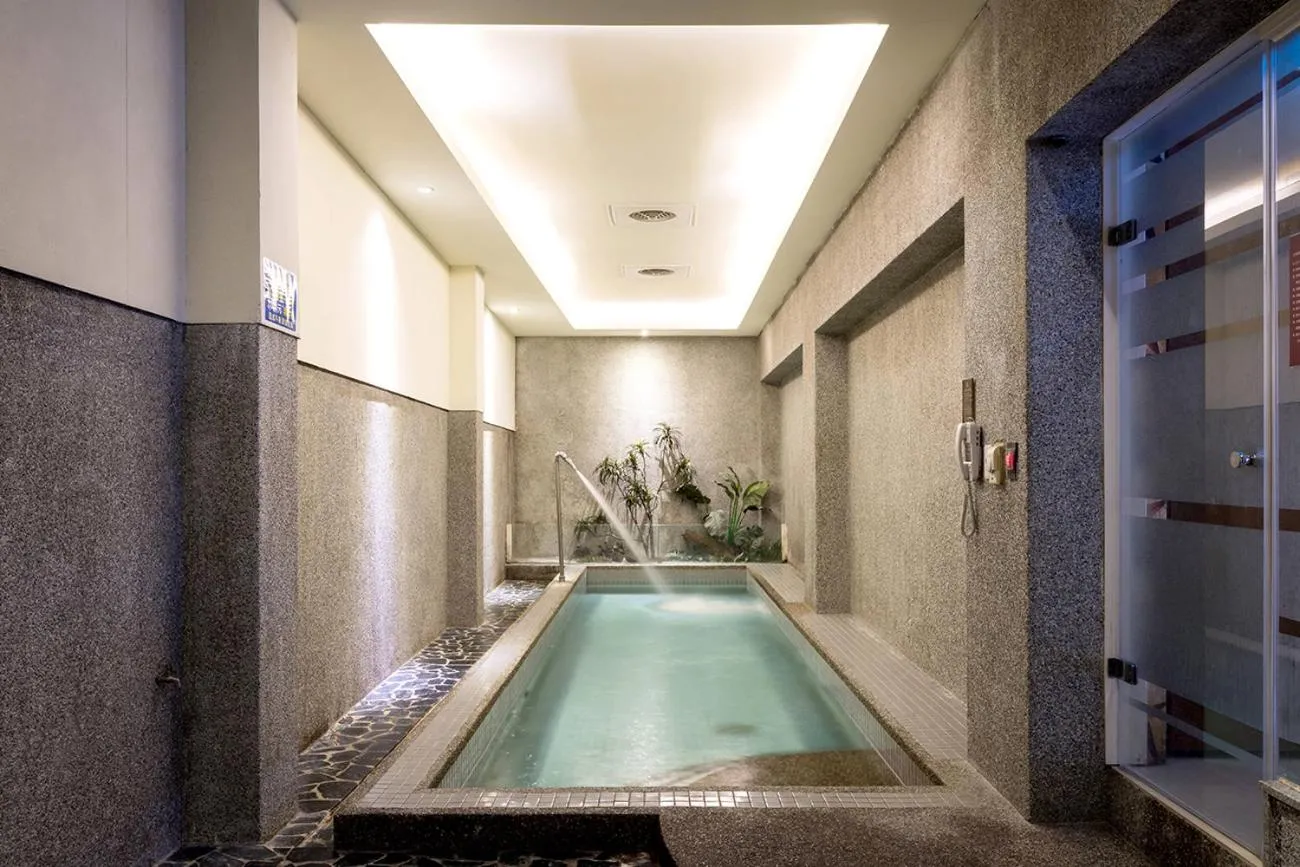 Swimming pool in Norway Forest Villa Motel