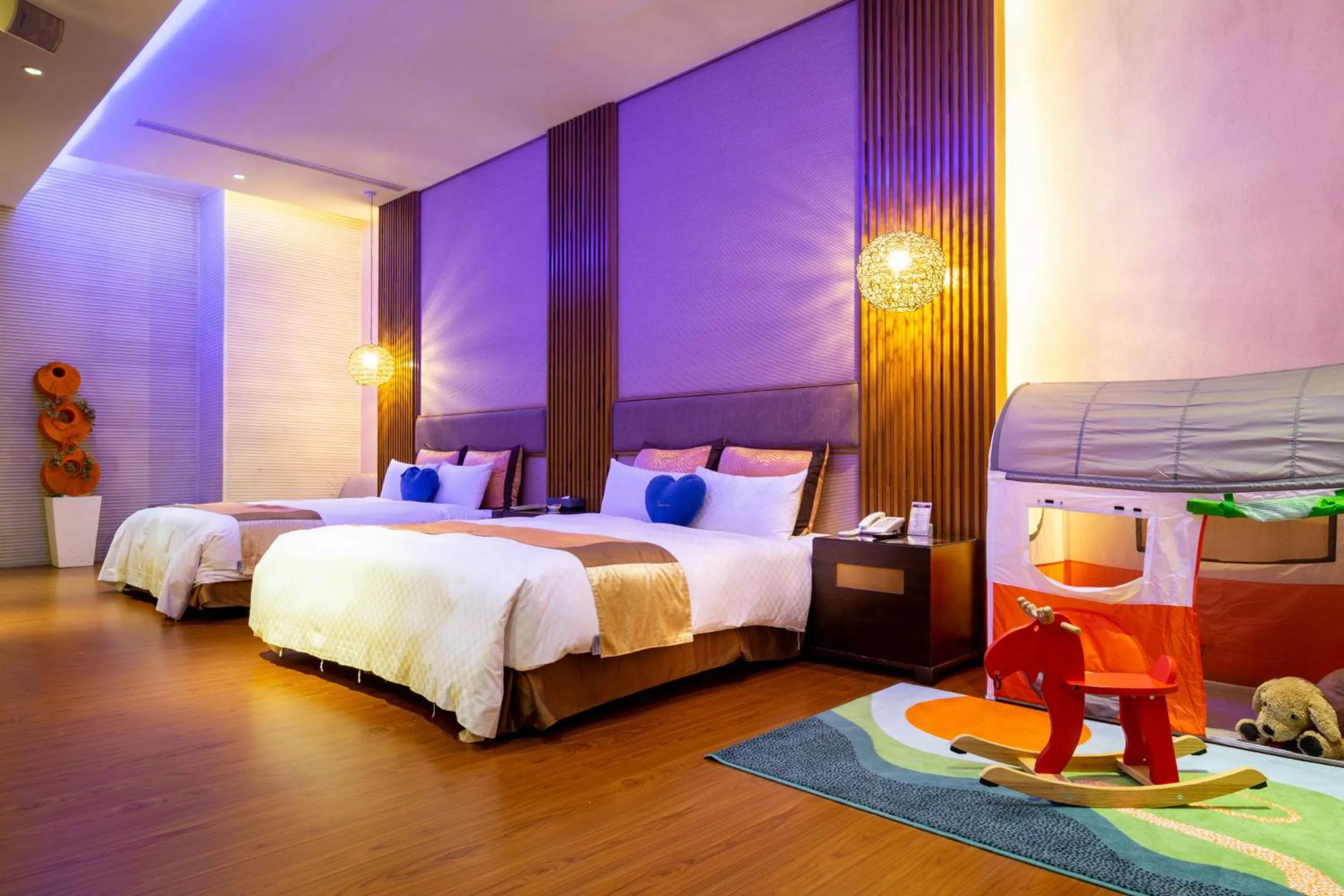 Decorative detail, Bed in Norway Forest Villa Motel