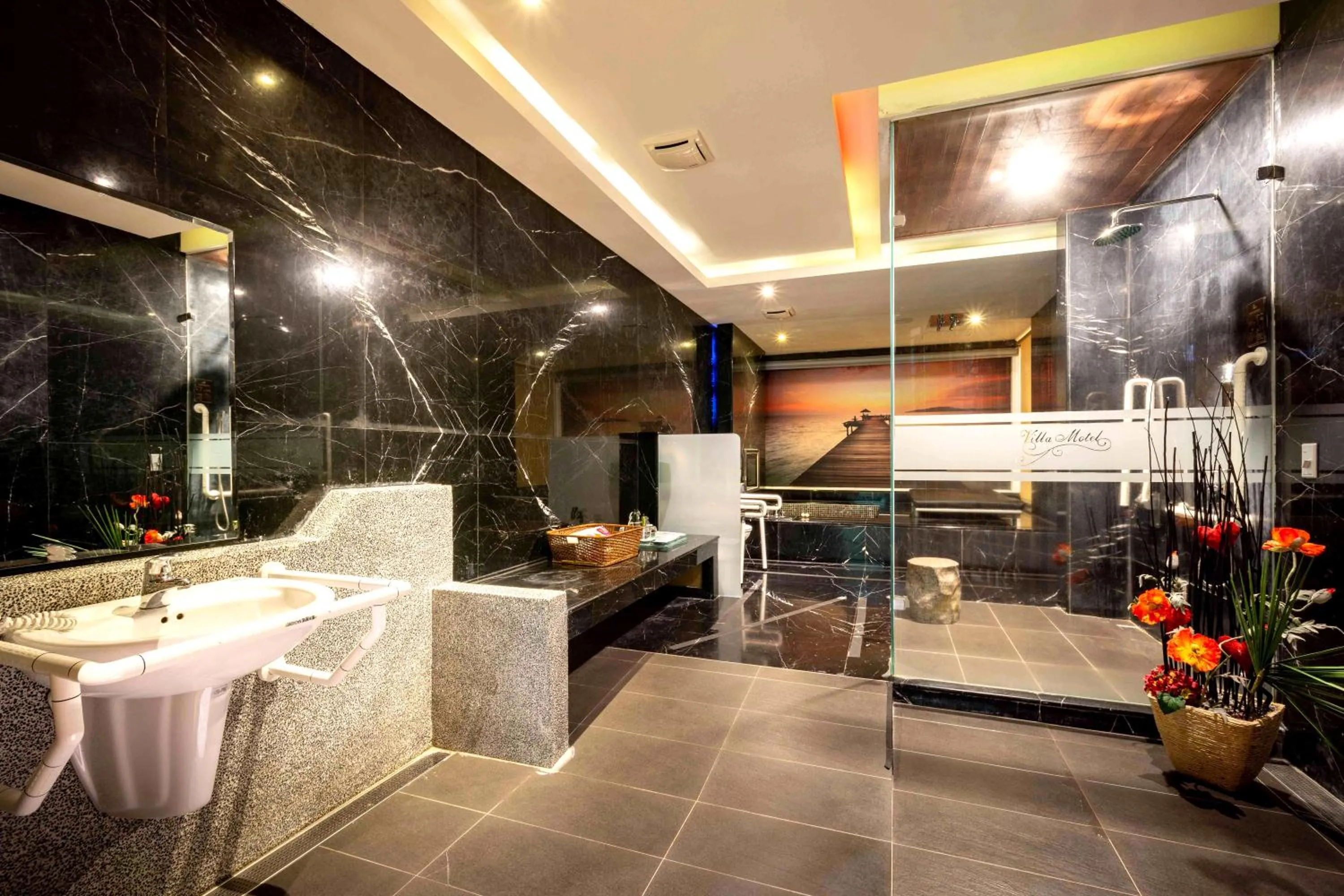 Bathroom in Norway Forest Villa Motel