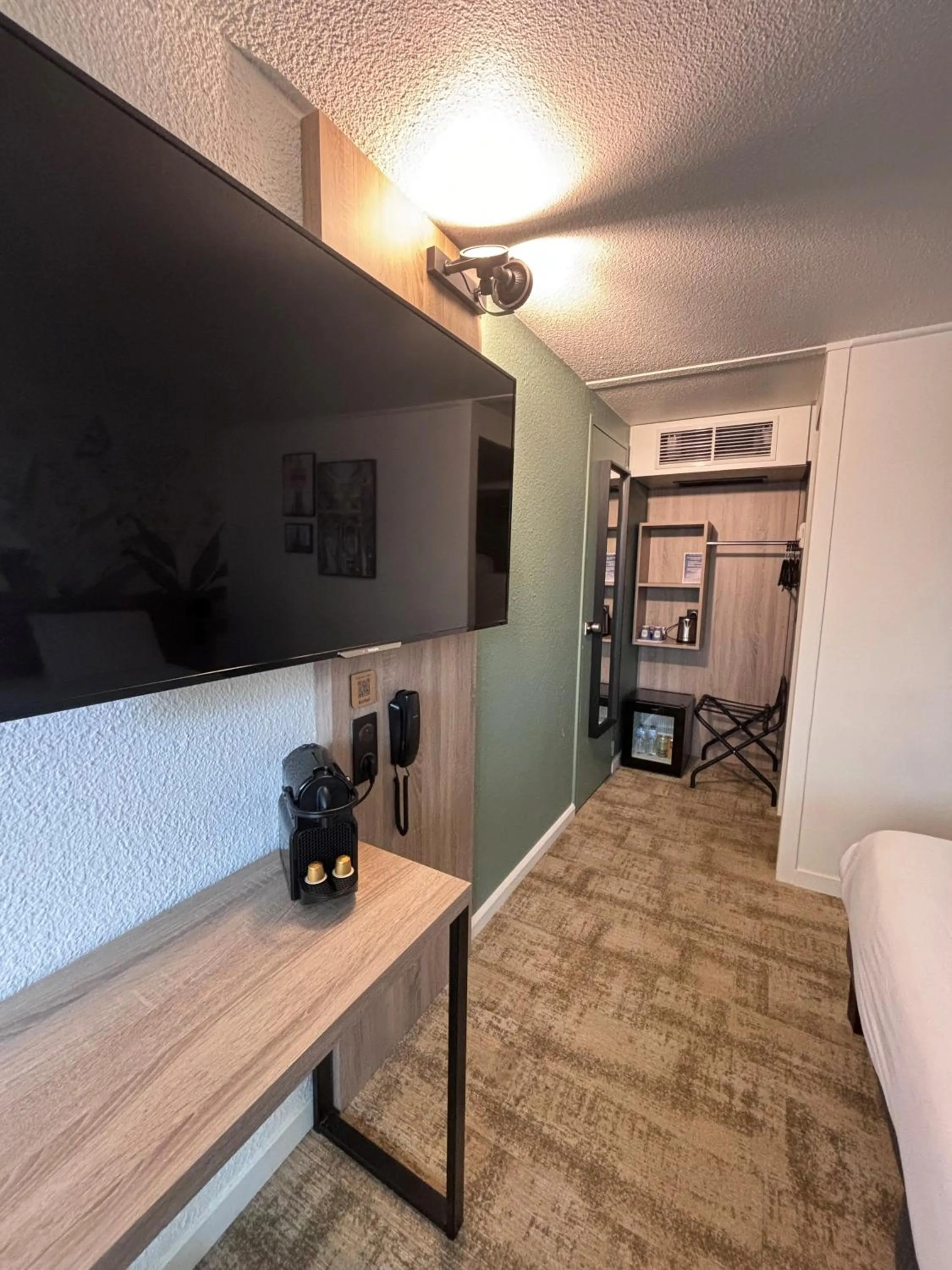 Bedroom, Bed in HÔTEL KYRIAD MARSEILLE - Vitrolles Aéroport