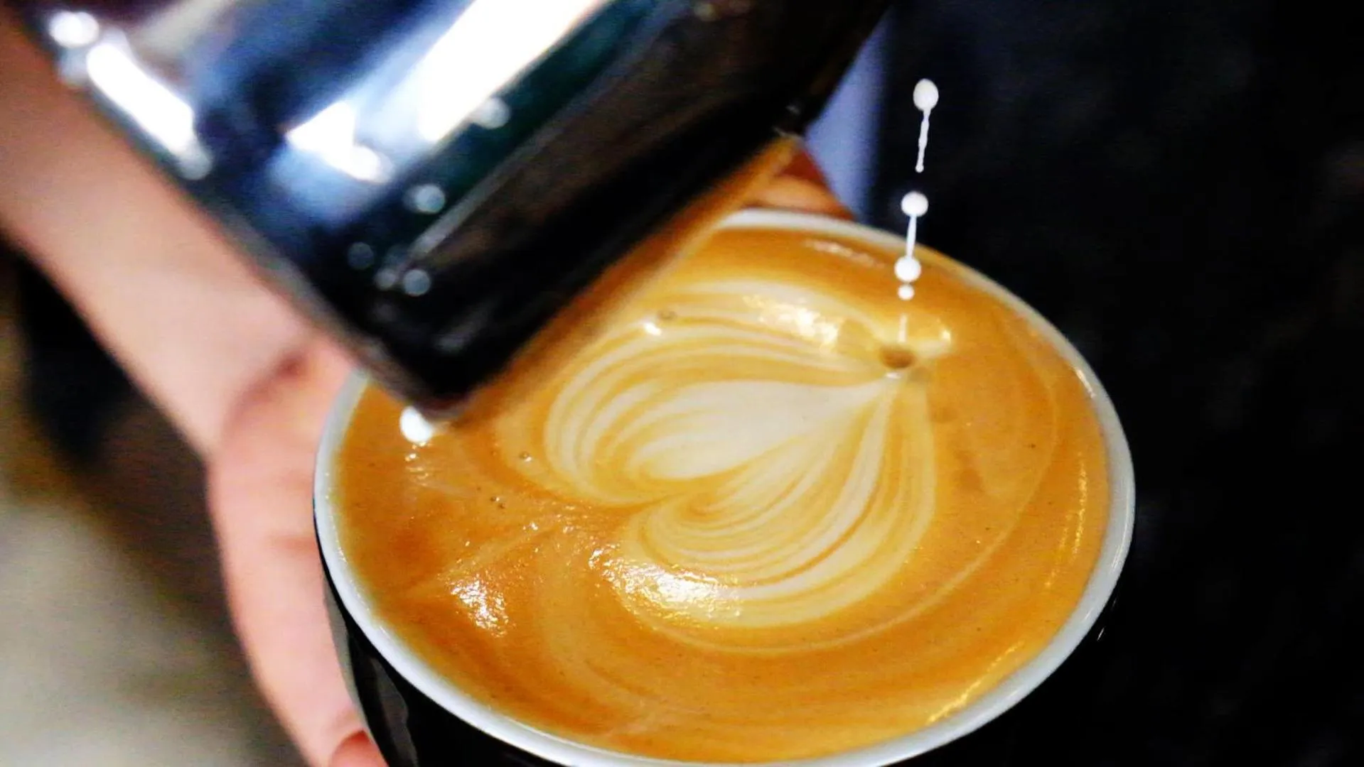 Coffee/tea facilities in The Bloom Classic - An Excellent Blend of Cozy Living and Urban Relaxation