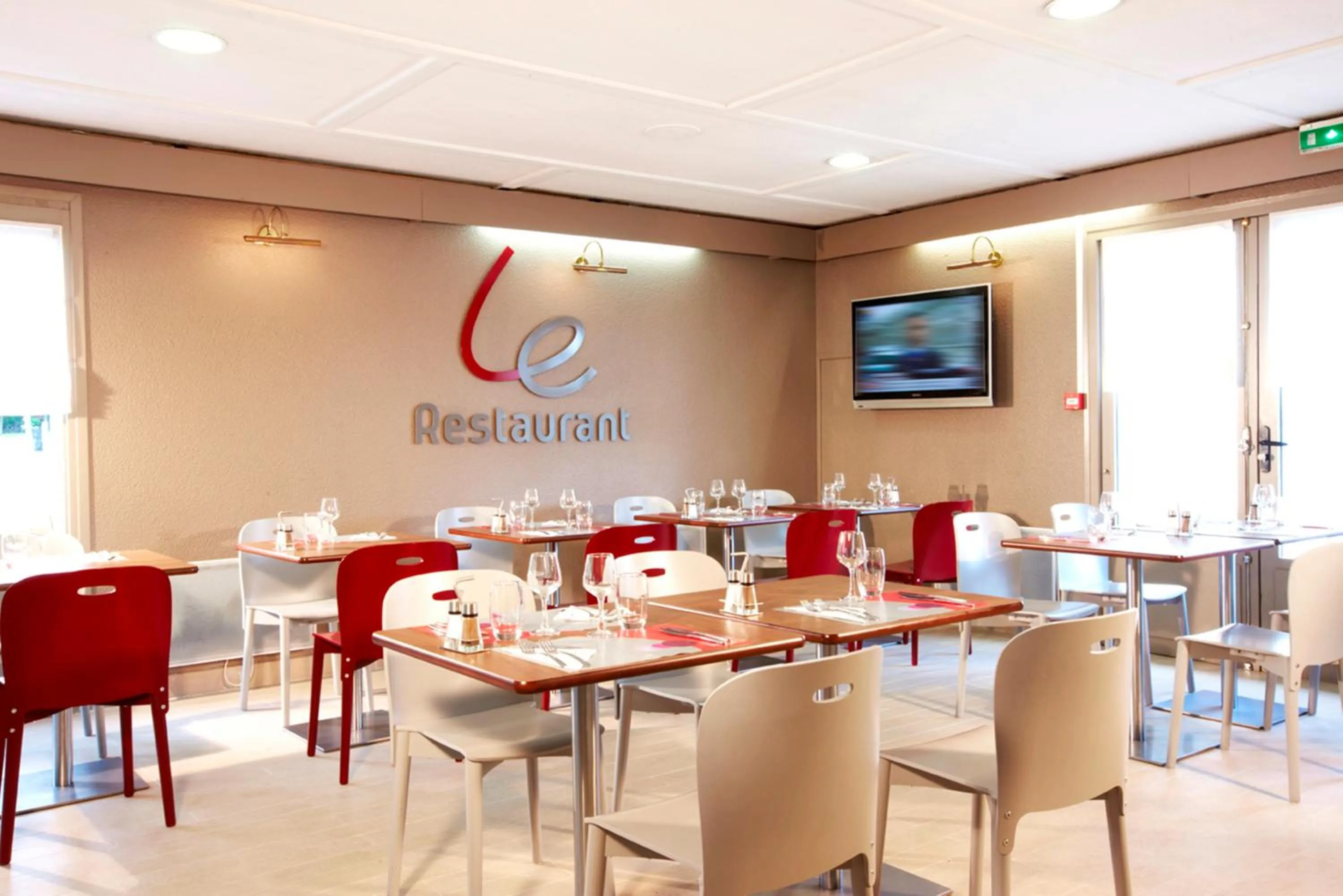 Restaurant/places to eat in Campanile Maubeuge