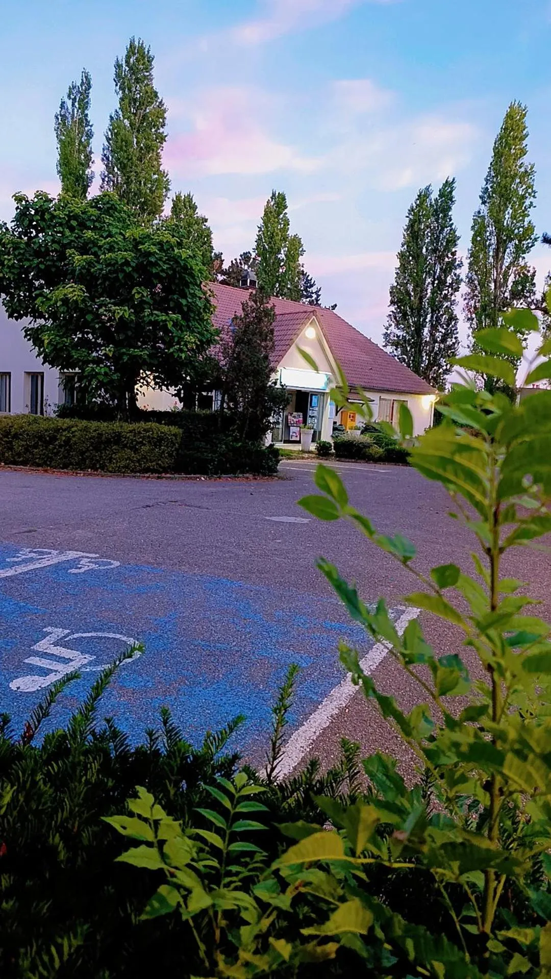 Property building in Kyriad Direct Metz Nord – Woippy