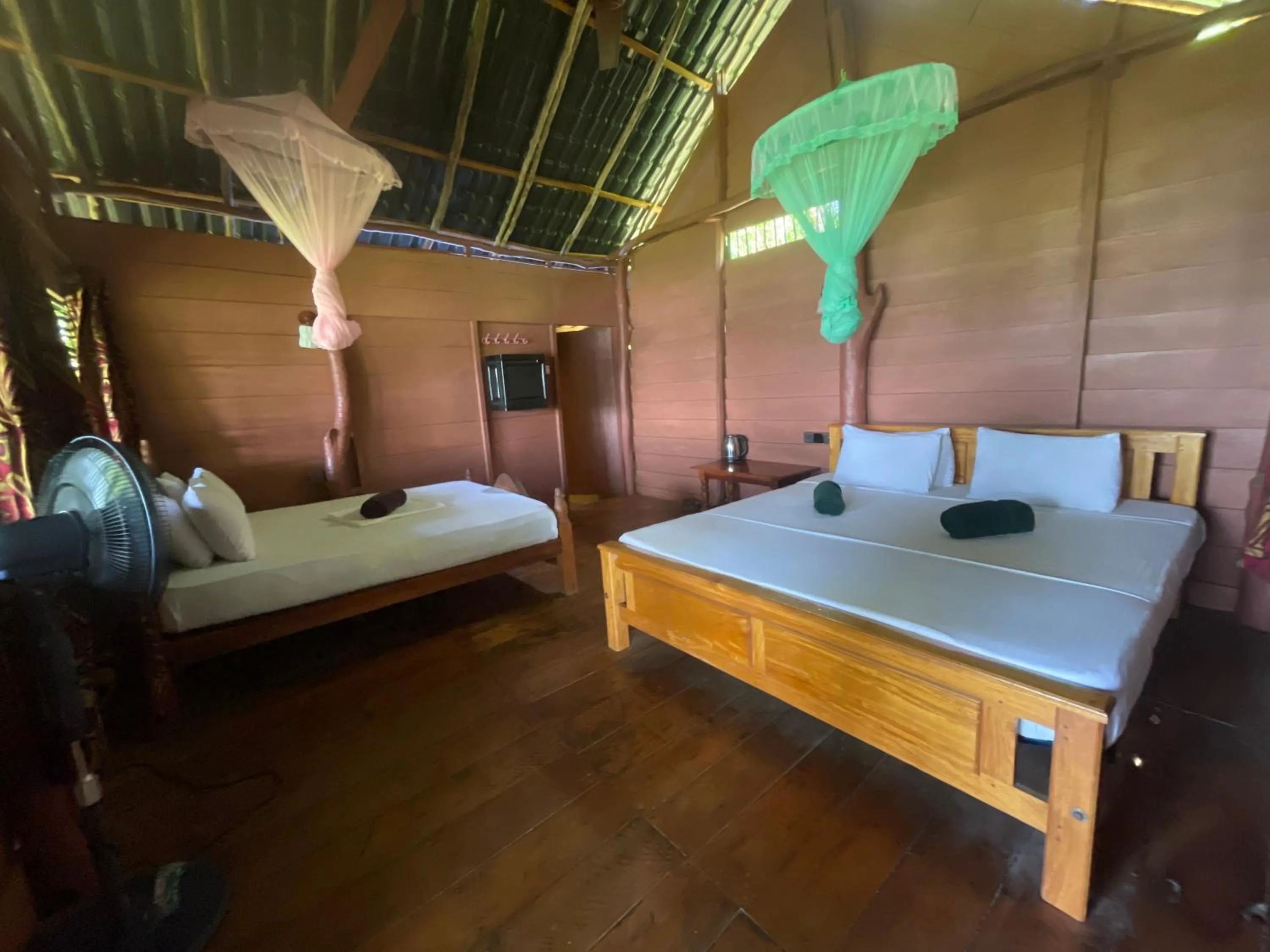 Property building, Bed in LakeSide Cabana Tissamaharama