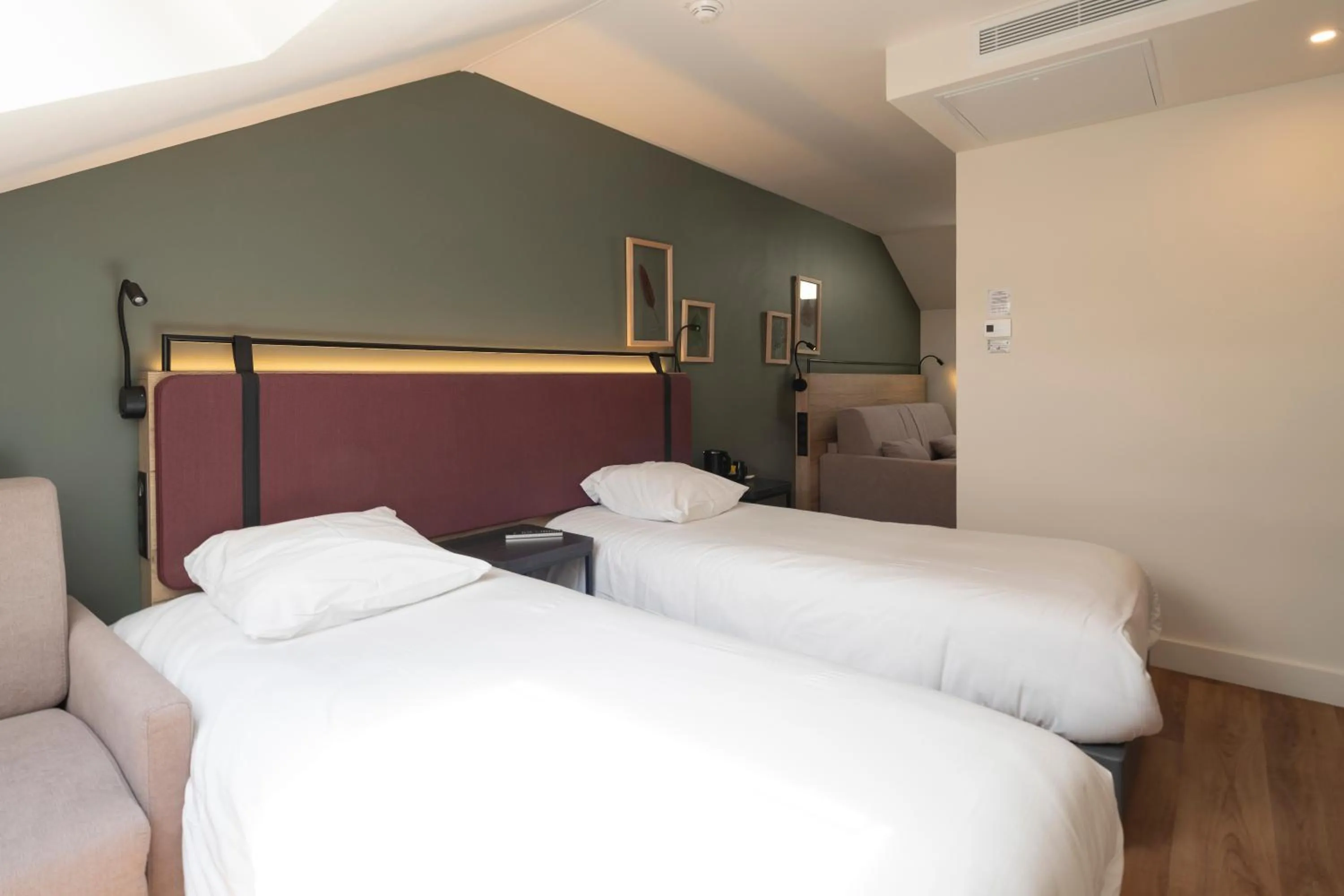 Bedroom, Bed in Campanile Metz Sud Jouy-Aux-Arches A31 Carrefour de l'Europe