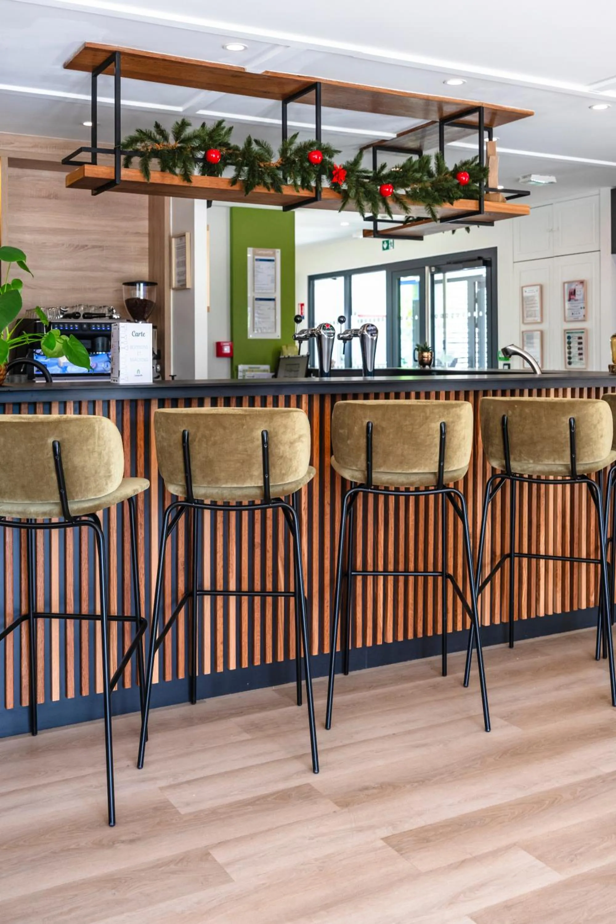 Lounge or bar in Campanile Metz Sud Jouy-Aux-Arches A31 Carrefour de l'Europe