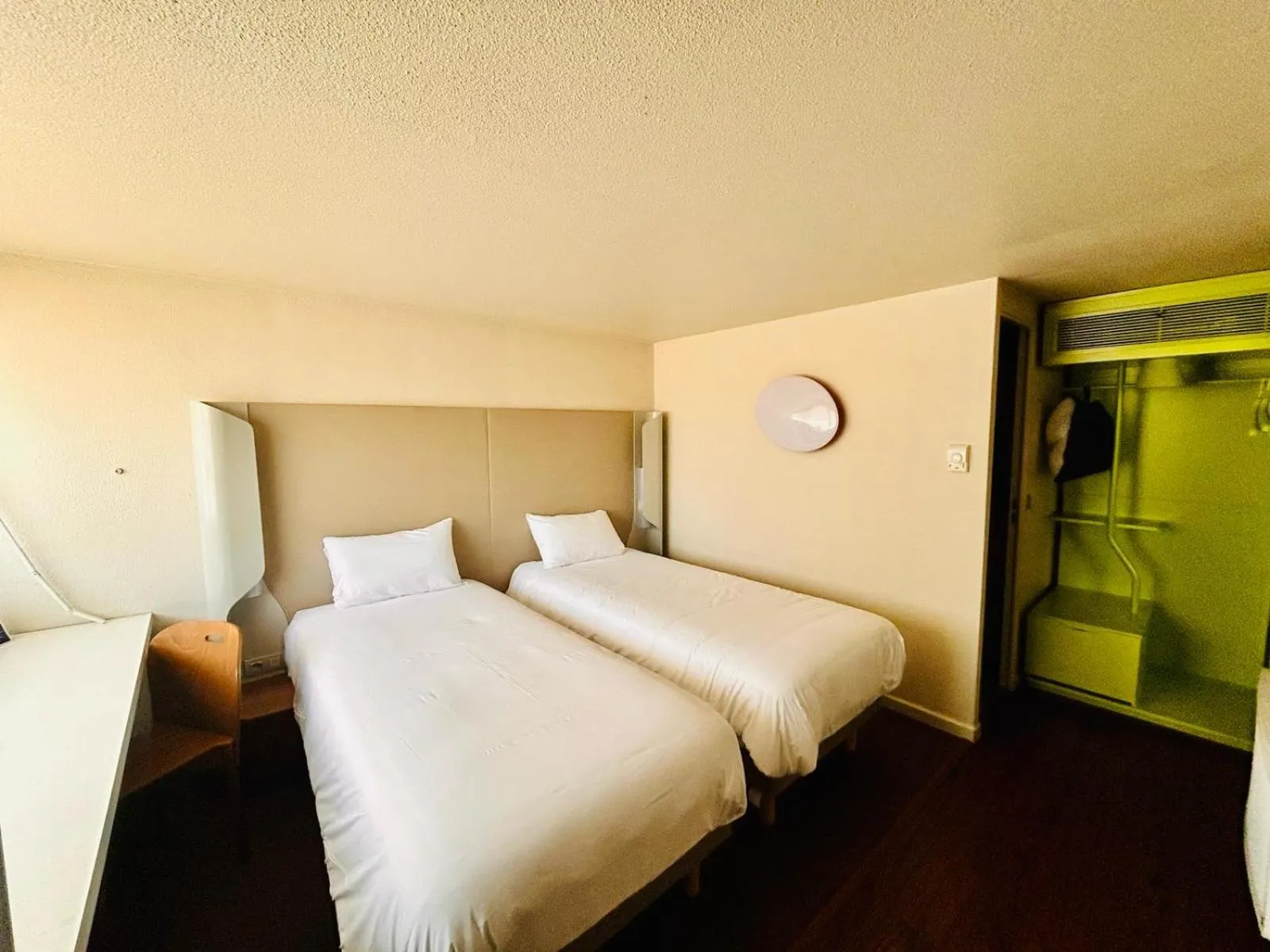 Bedroom, Bed in Campanile Montargis - Amilly