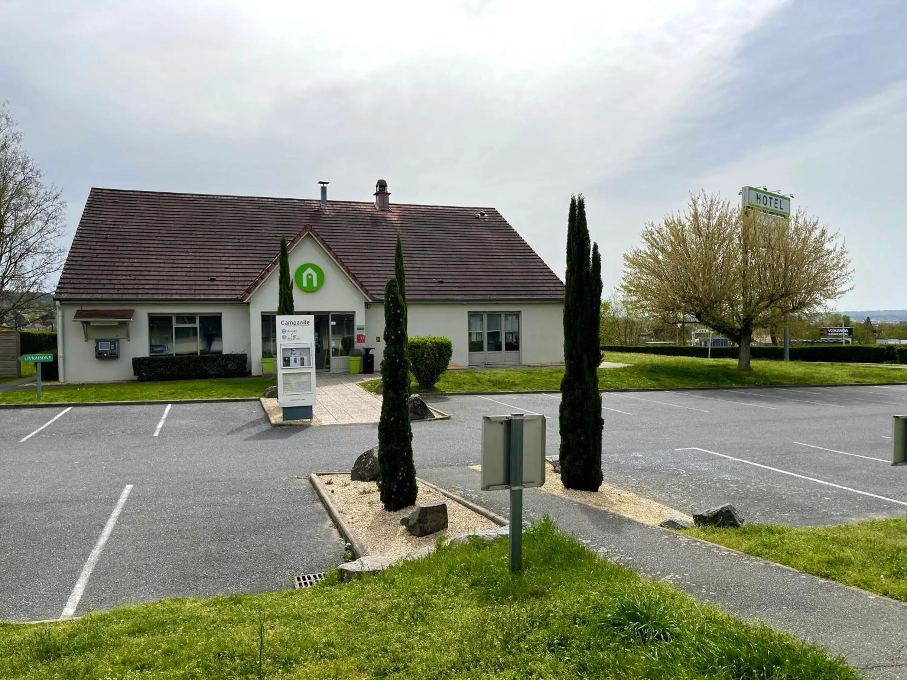 Property building in Campanile Montluçon ~ Saint-Victor