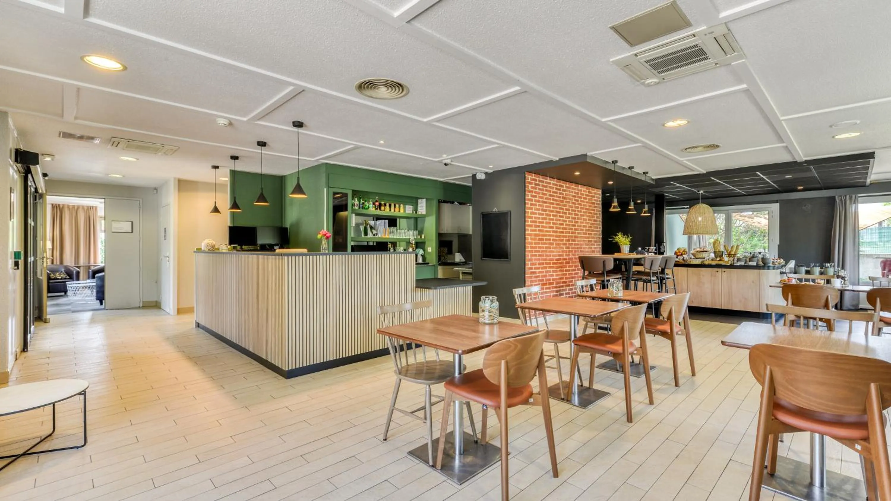 Restaurant/places to eat in Campanile NATURE - Montpellier Sud