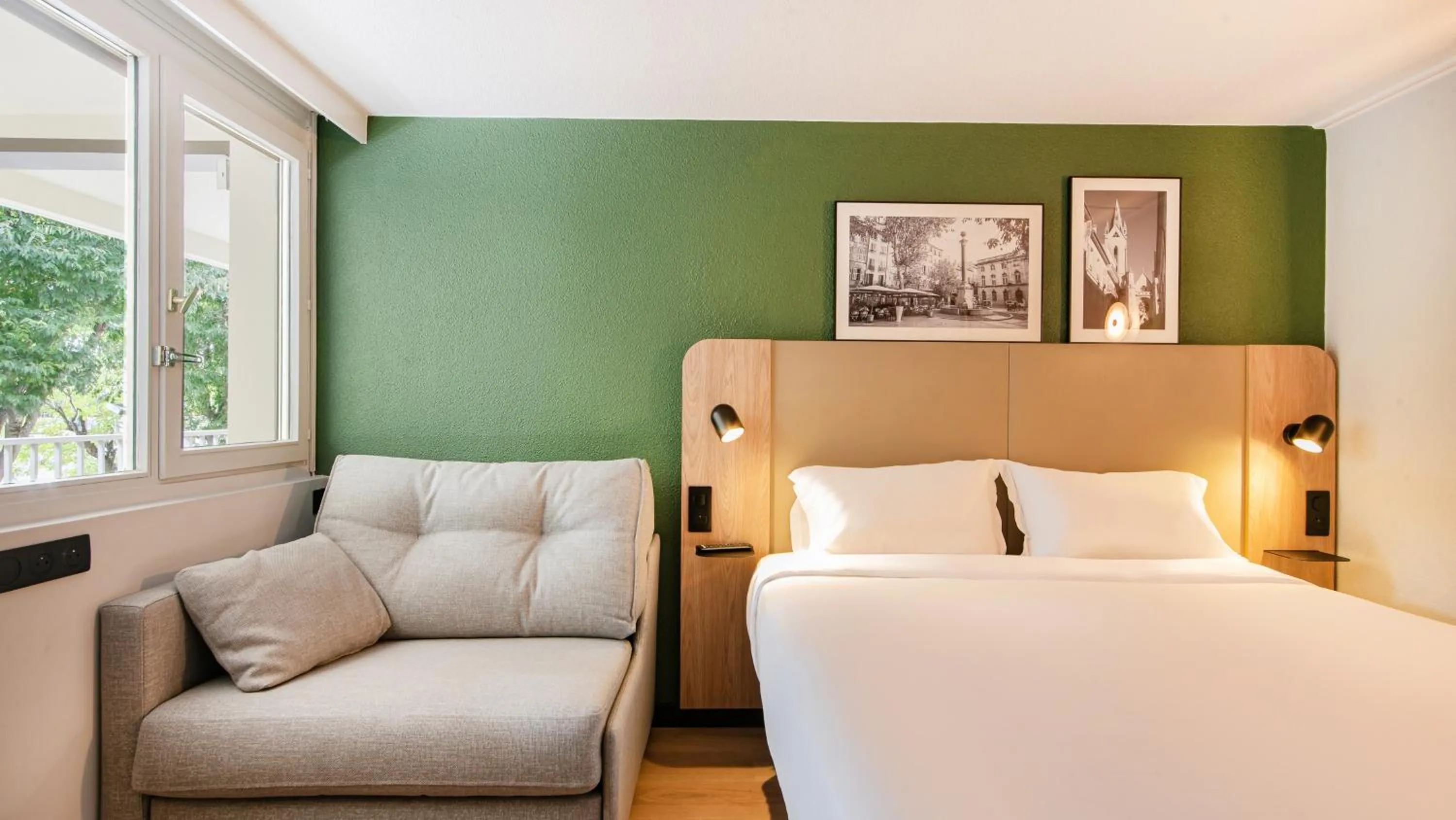 Photo of the whole room, Bed in Campanile NATURE - Montpellier Sud