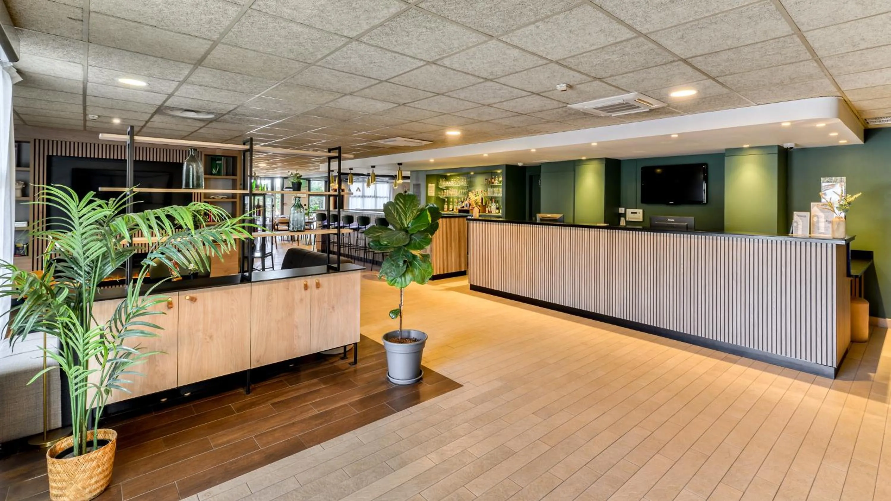 Lobby or reception in Campanile PRIME - Montpellier Est Le Millénaire