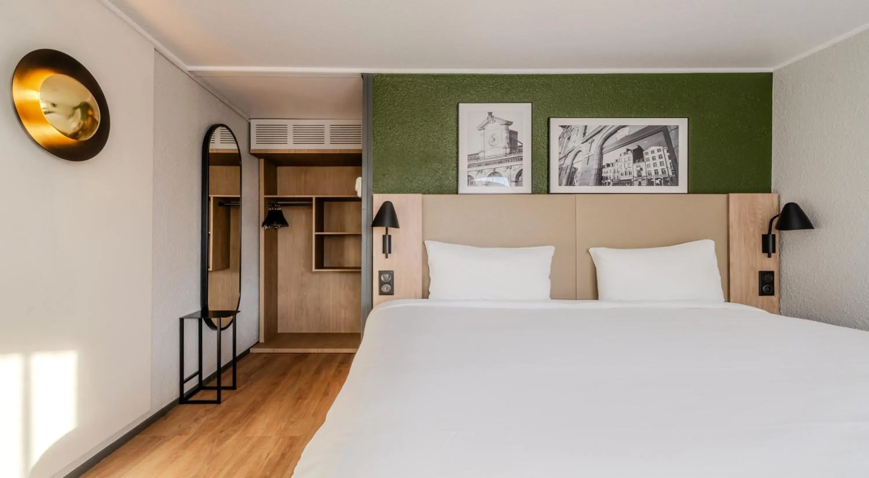 2 Standard Room Connecting - 1 Queen Bed 2 Single Beds in Campanile PRIME - Montpellier Est Le Millénaire 2 Standard Room Connecting - 1 Queen Bed 2 Single Beds in Campanile PRIME - Montpellier Est Le Millénaire