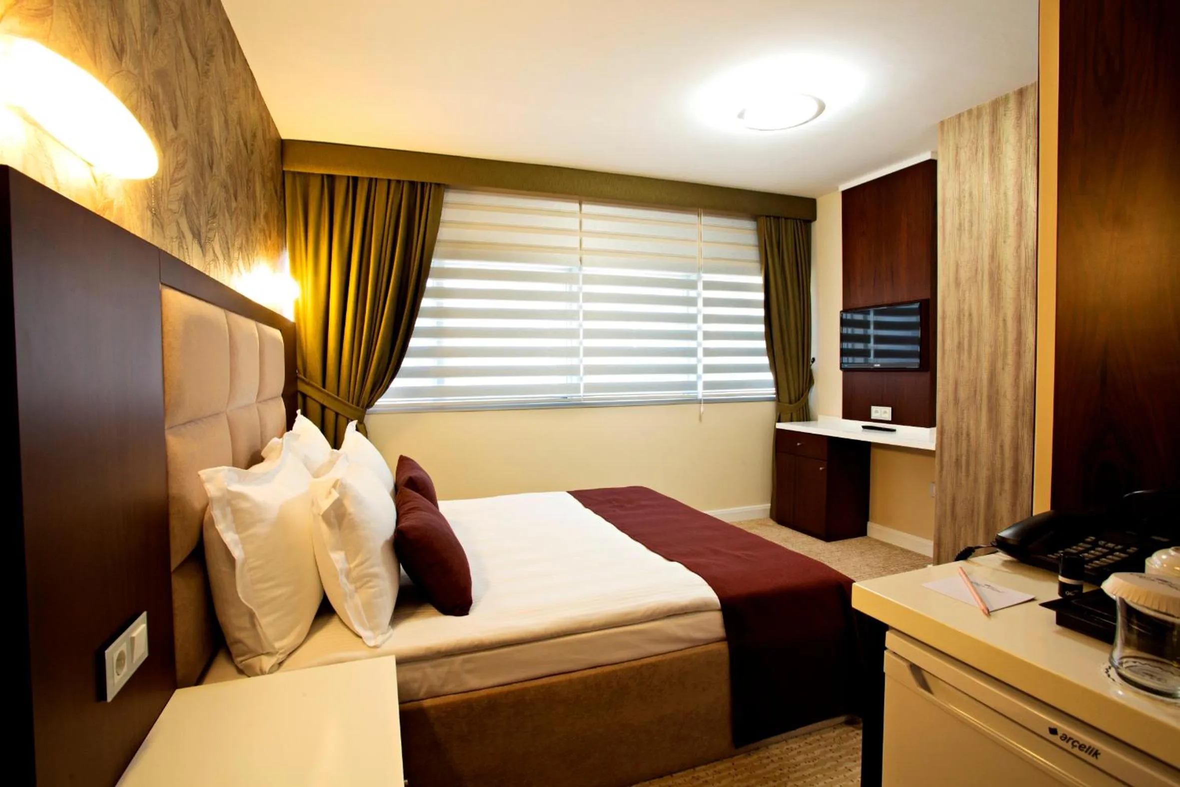 Bedroom, Bed in Endglory Hotel