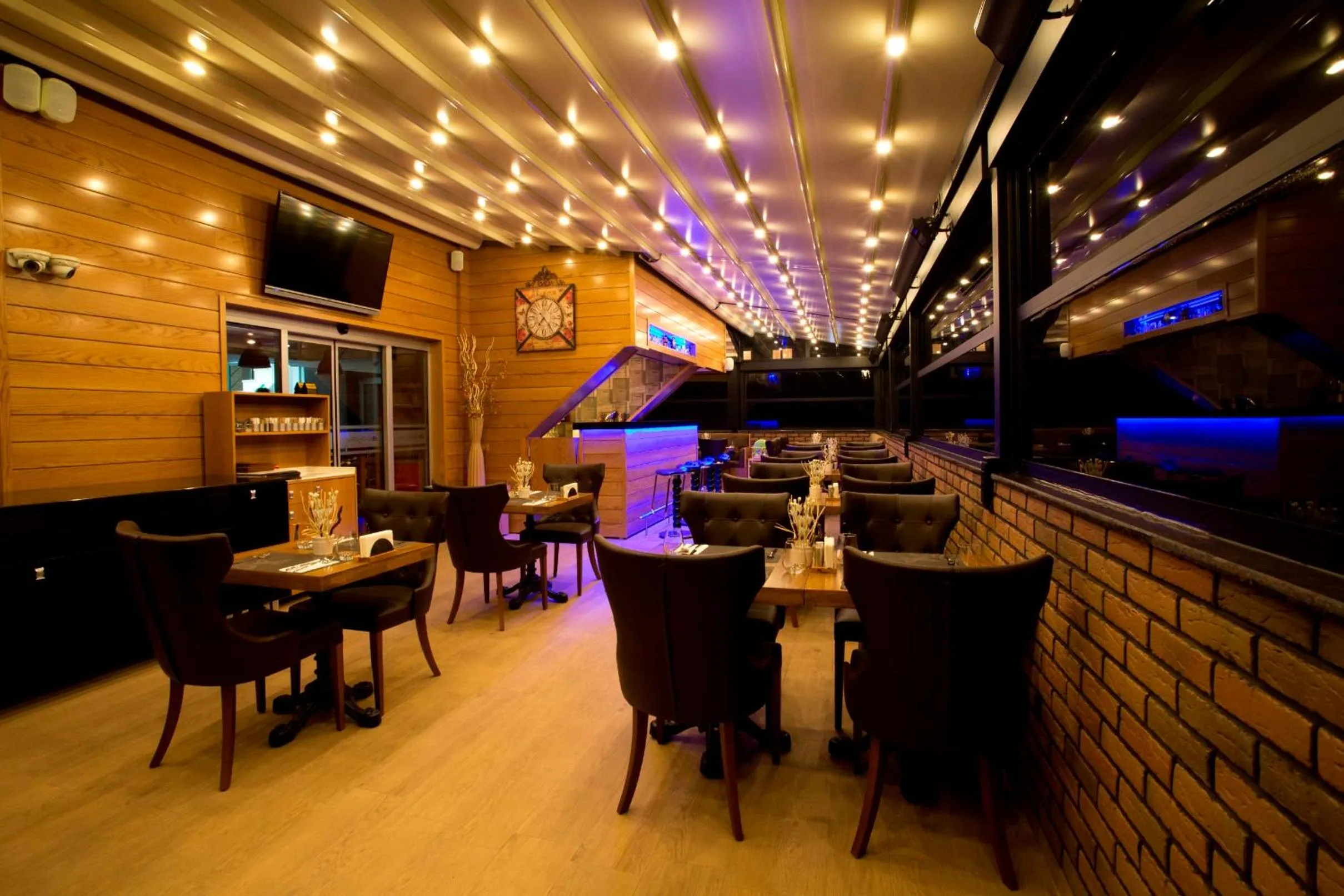 Restaurant/places to eat in Endglory Hotel